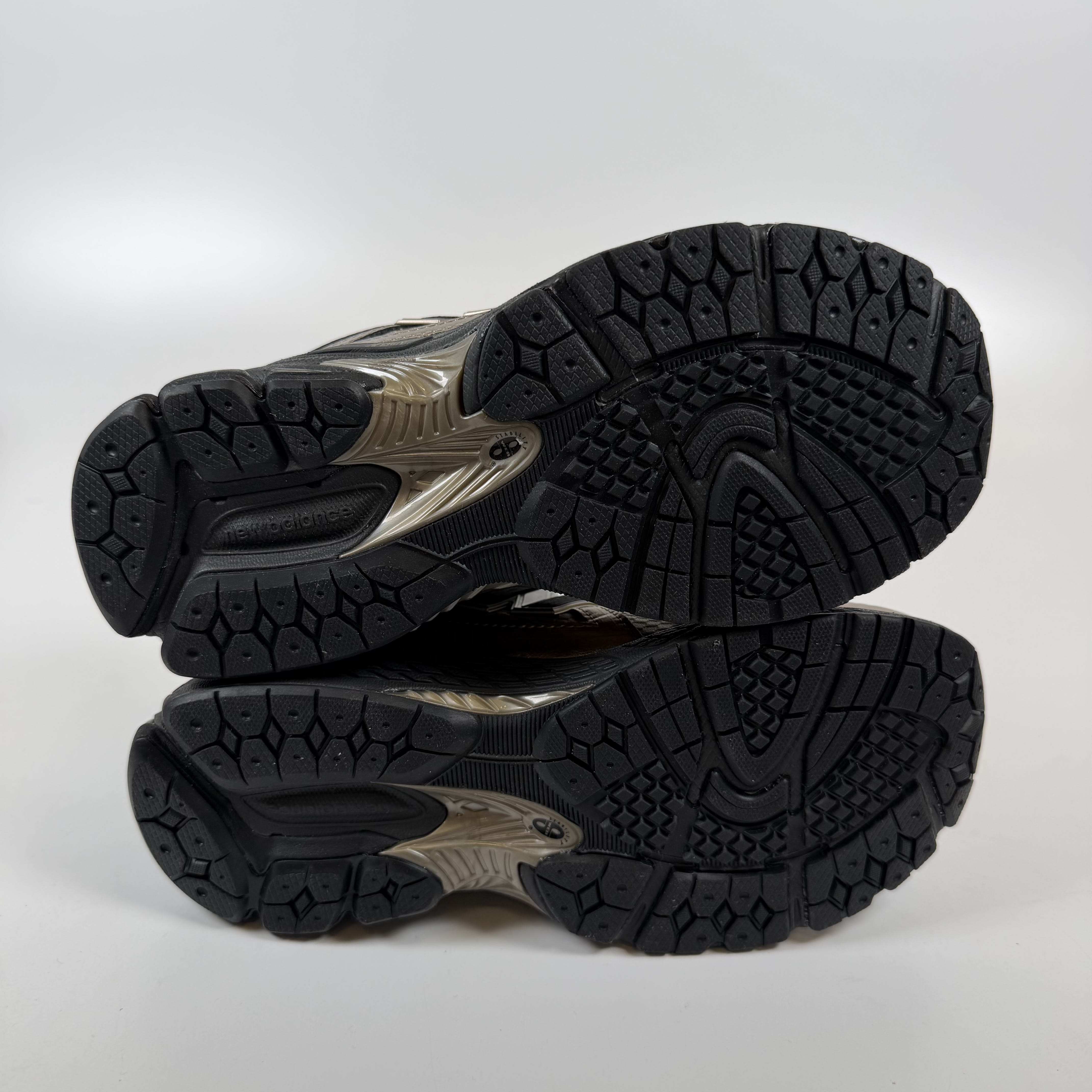SP9925 New Balance 1906R Bronze (GS)