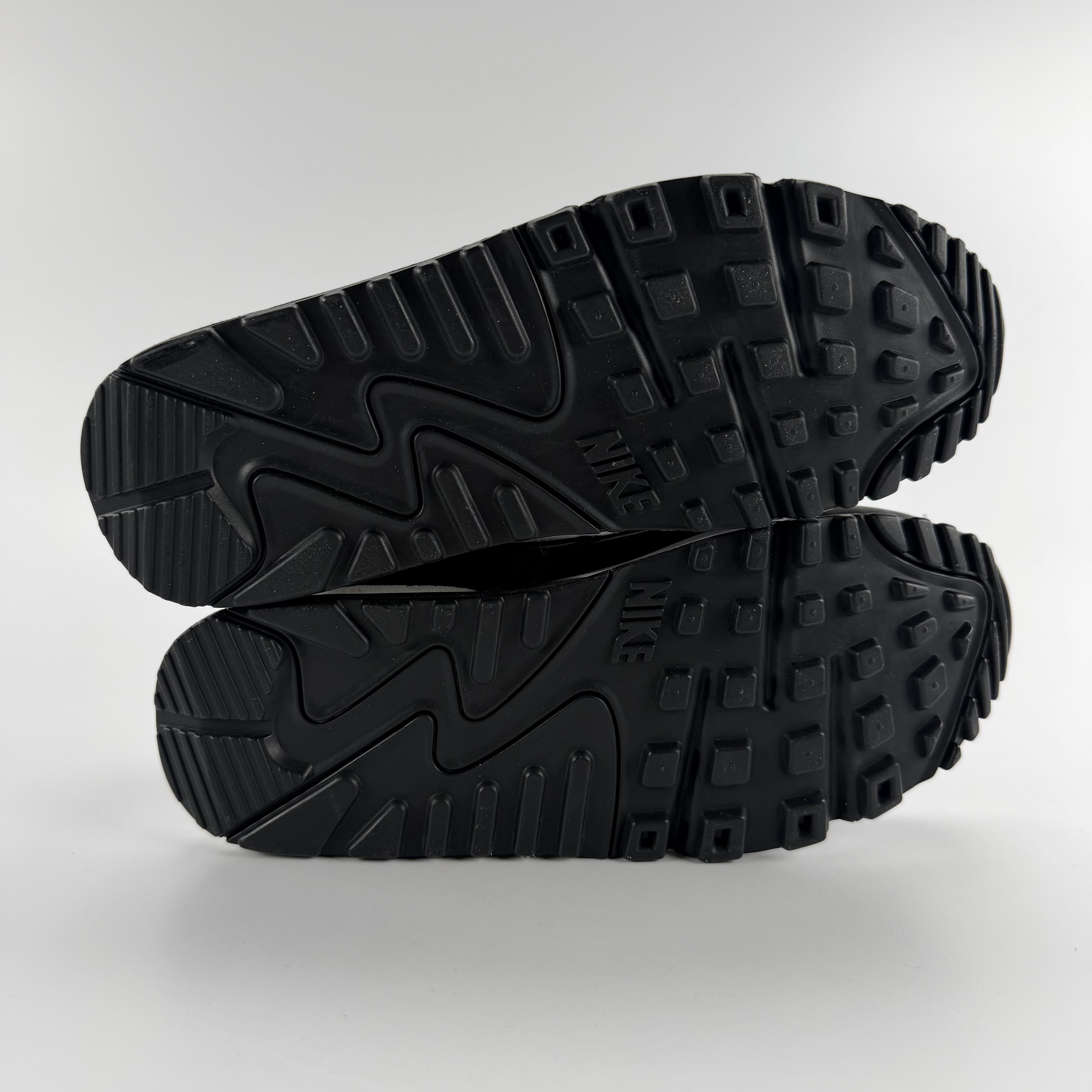 458935 Nike Air Max 90 Black White (Women's)