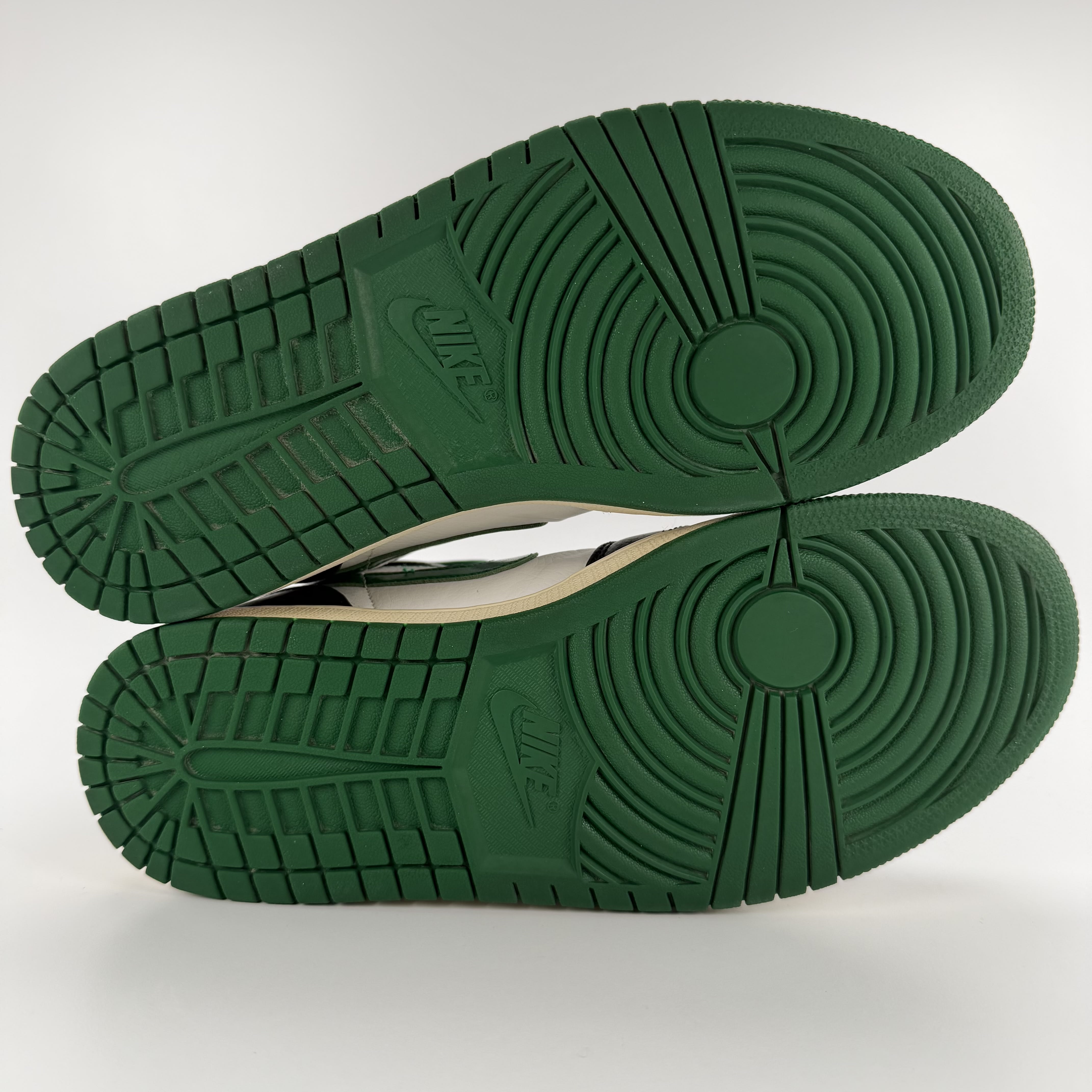 635942 Jordan 1 Mid Green Toe