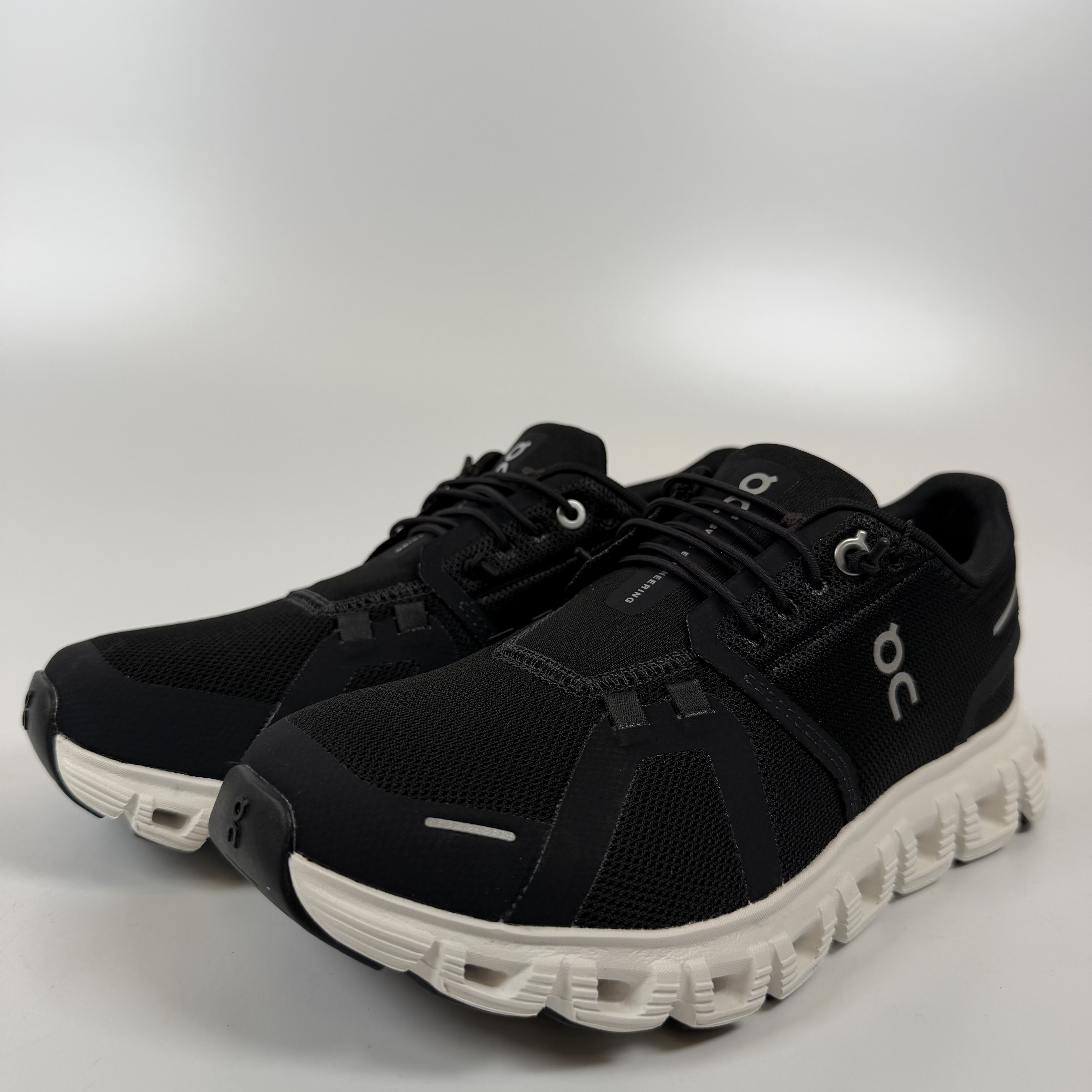 SP10218 On Running Cloud 6 Black White (Women's)