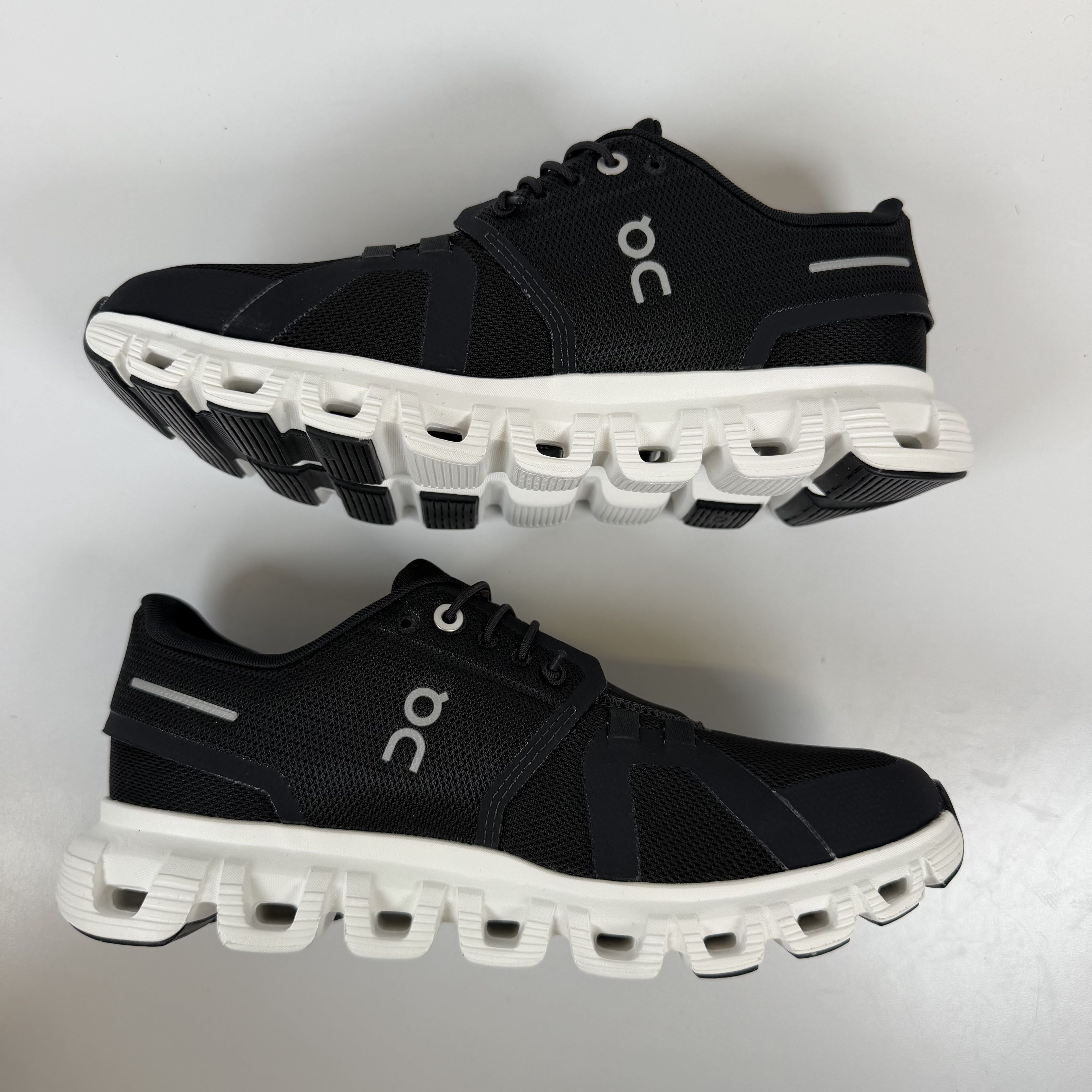 SP10218 On Running Cloud 6 Black White (Women's)