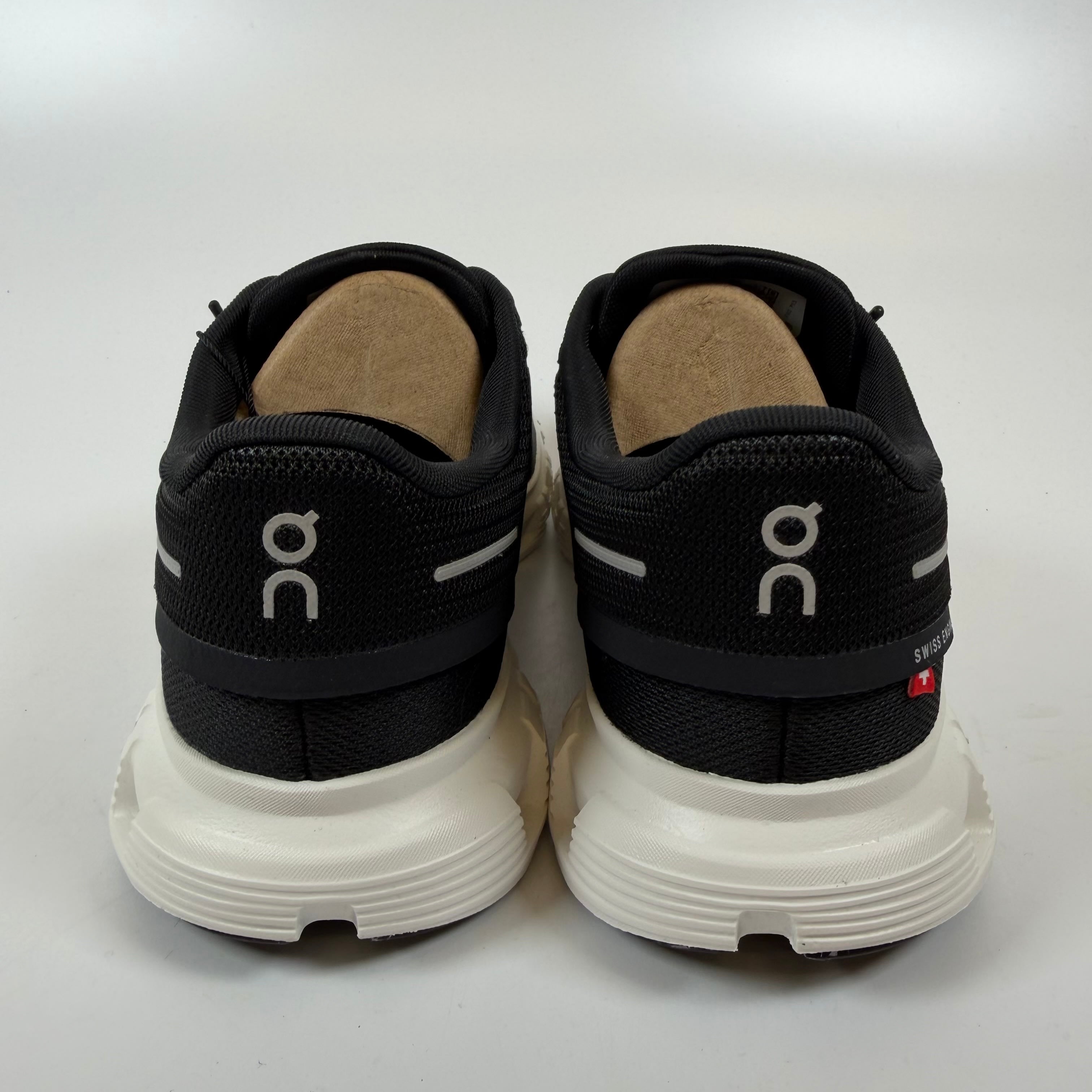 SP10218 On Running Cloud 6 Black White (Women's)