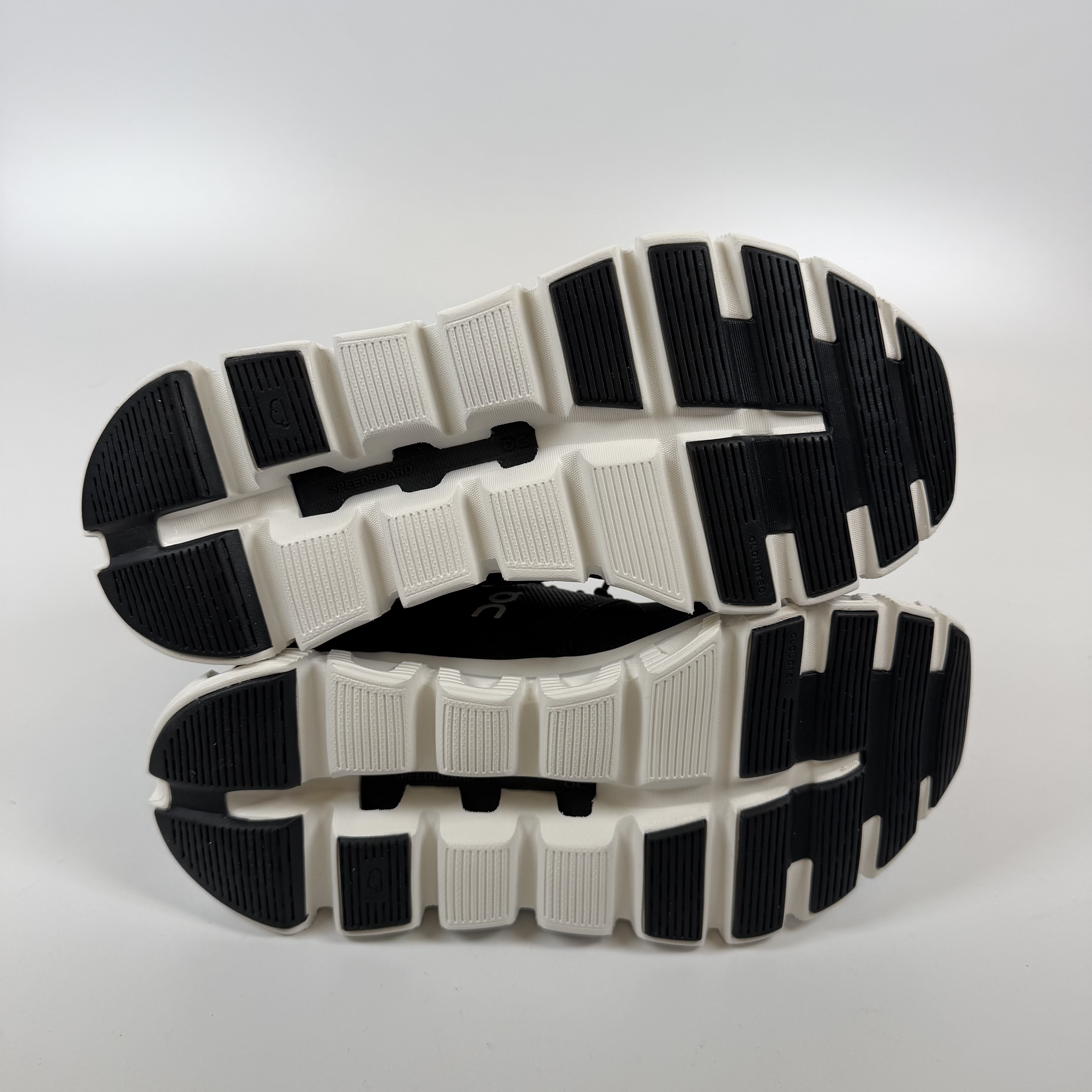 SP10218 On Running Cloud 6 Black White (Women's)
