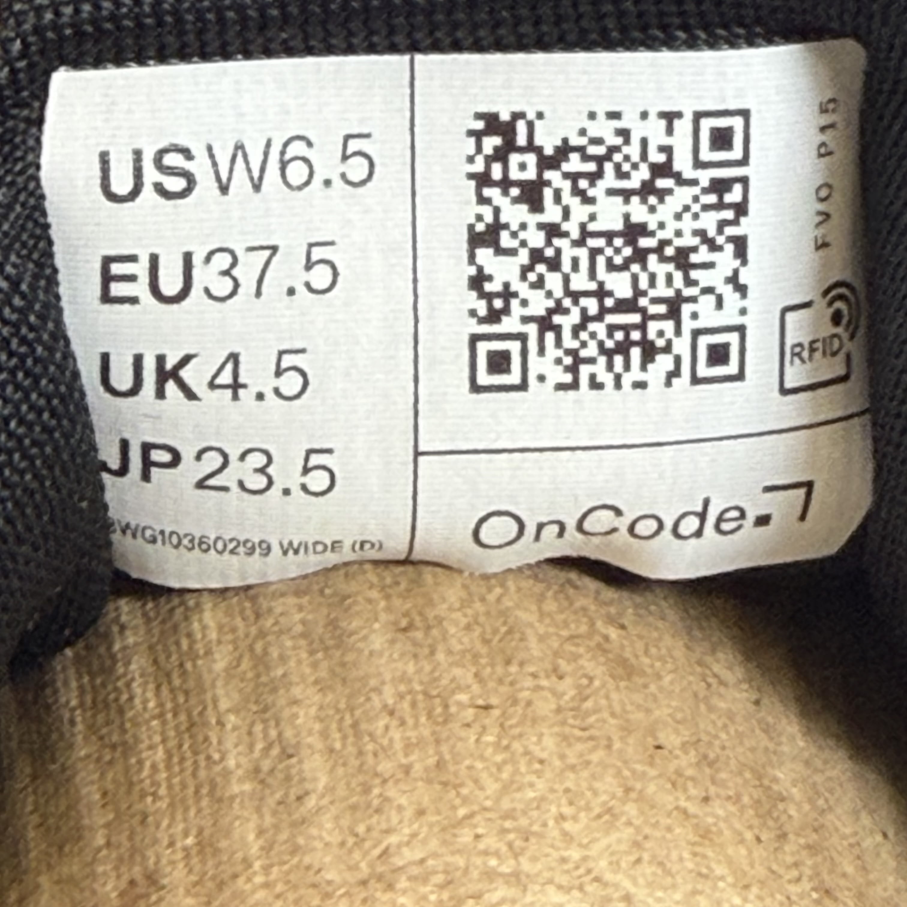 SP10218 On Running Cloud 6 Black White (Women's)