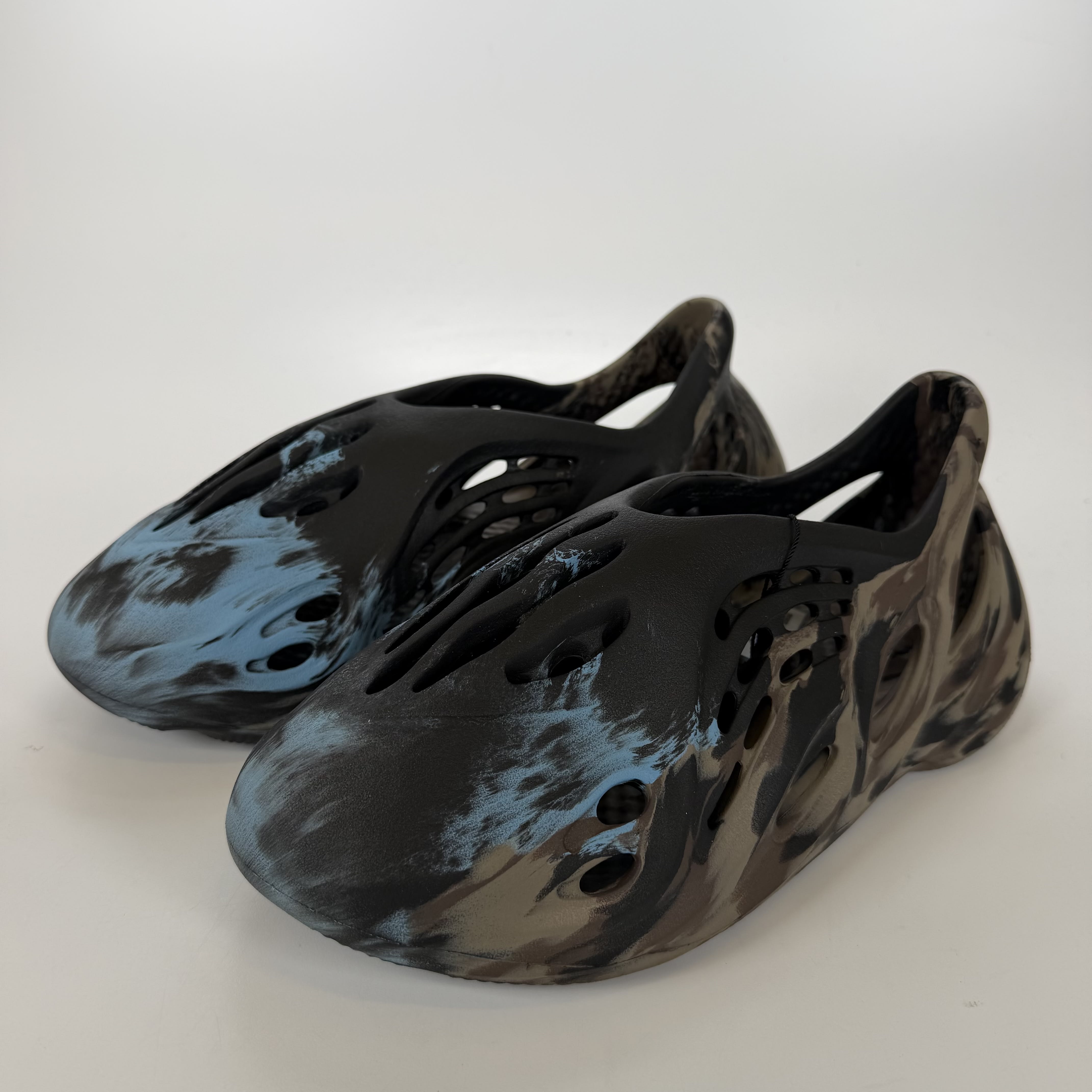 698804 adidas Yeezy Foam RNR MX Cinder