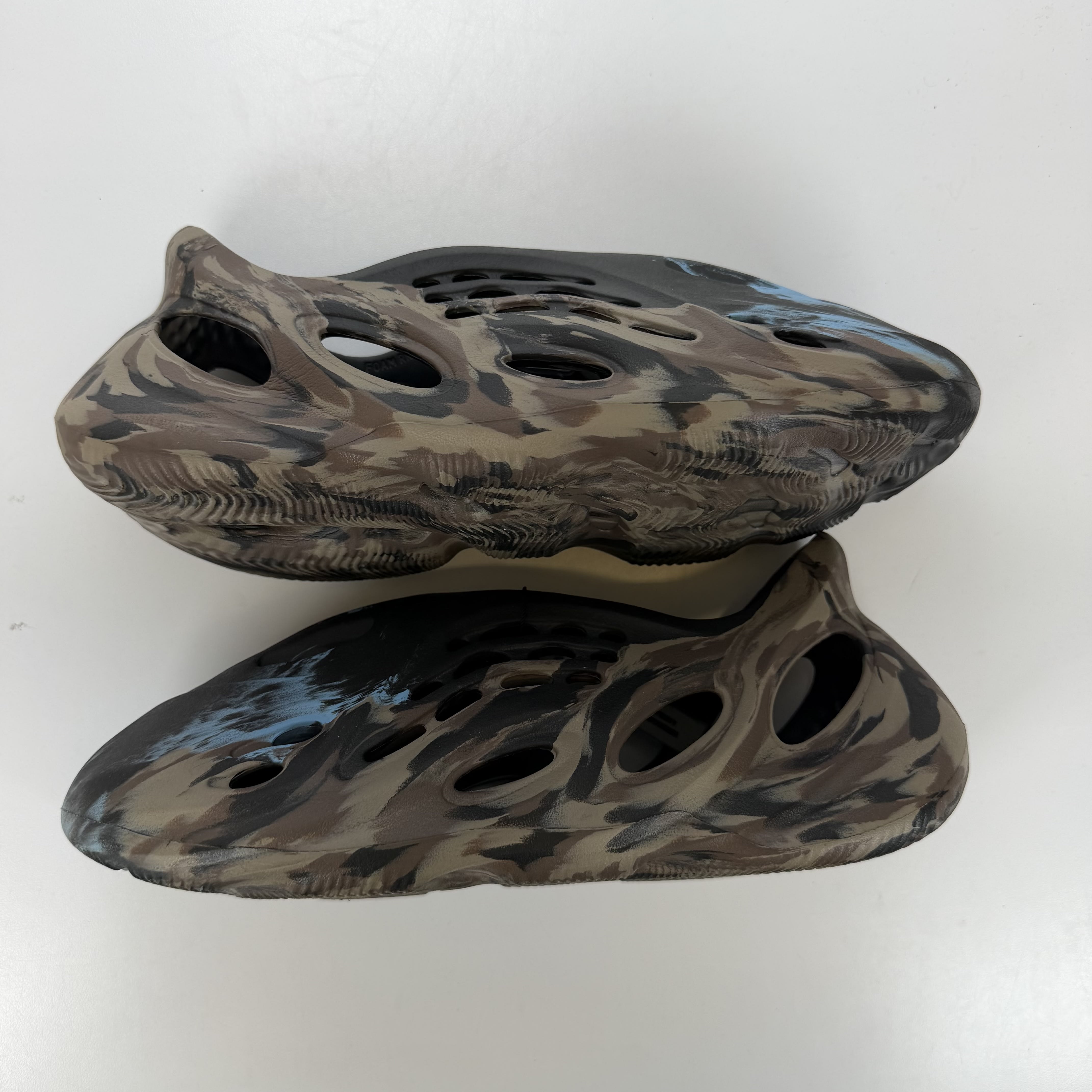 698804 adidas Yeezy Foam RNR MX Cinder