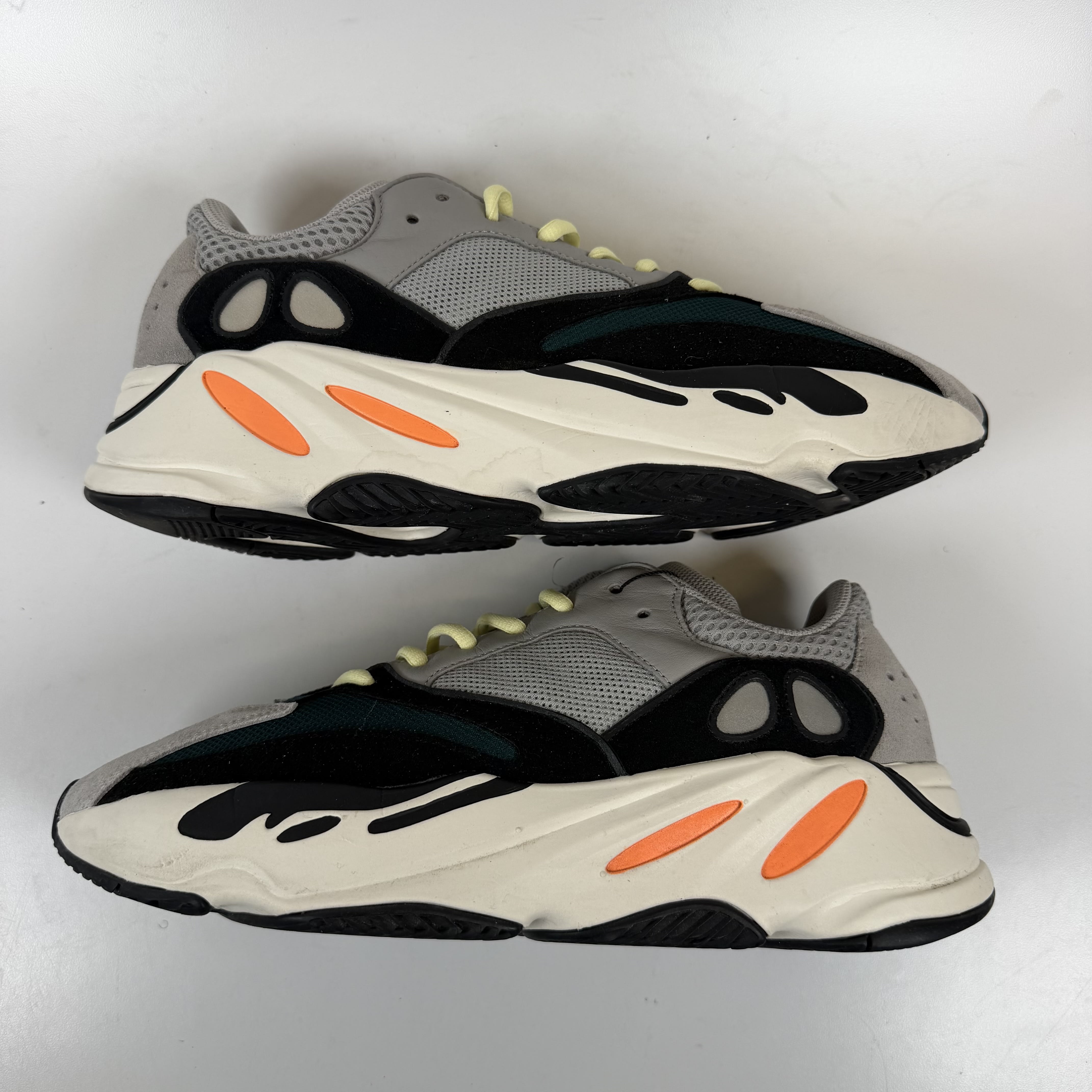 [SP13630] adidas Yeezy Boost 700 Wave Runner