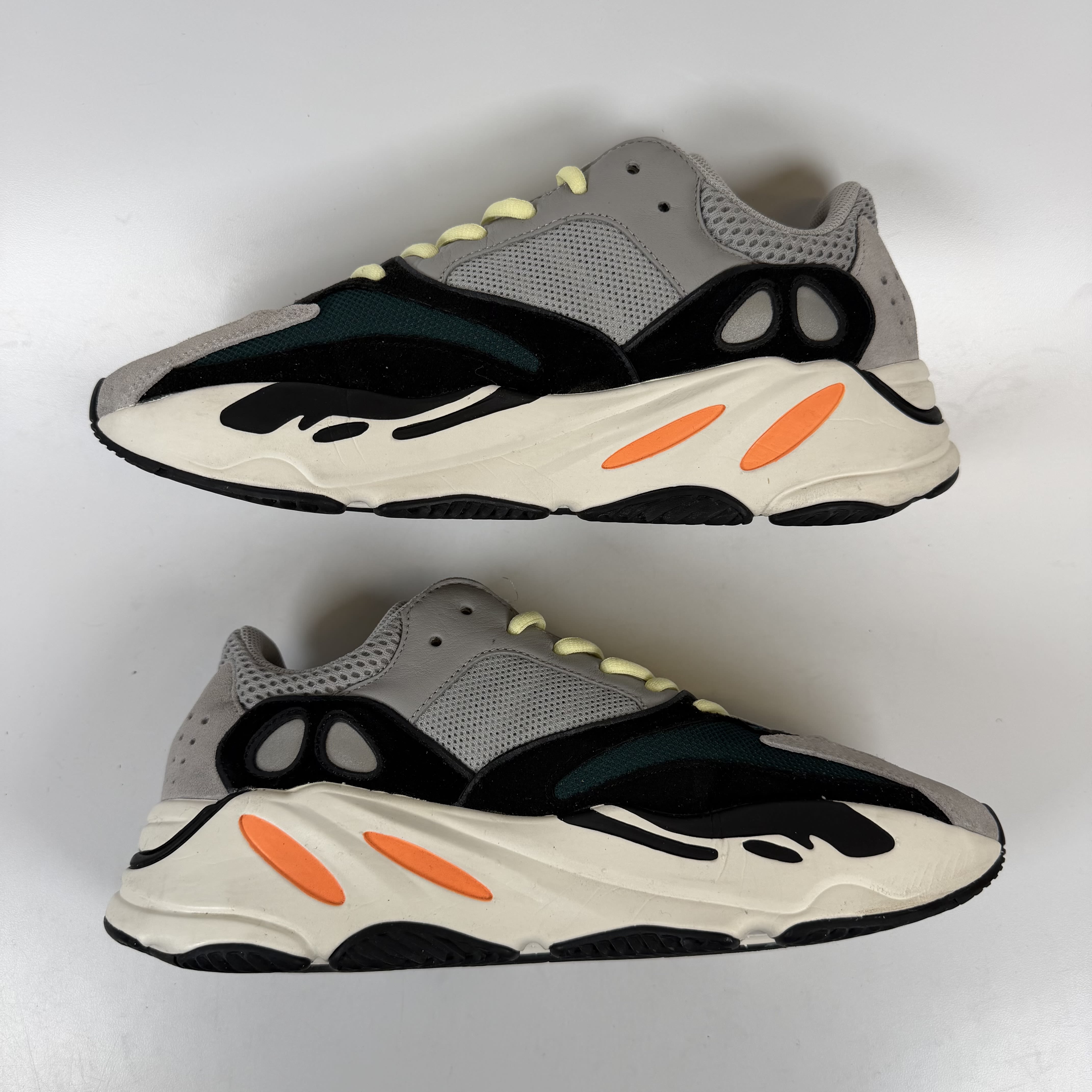 [SP13630] adidas Yeezy Boost 700 Wave Runner