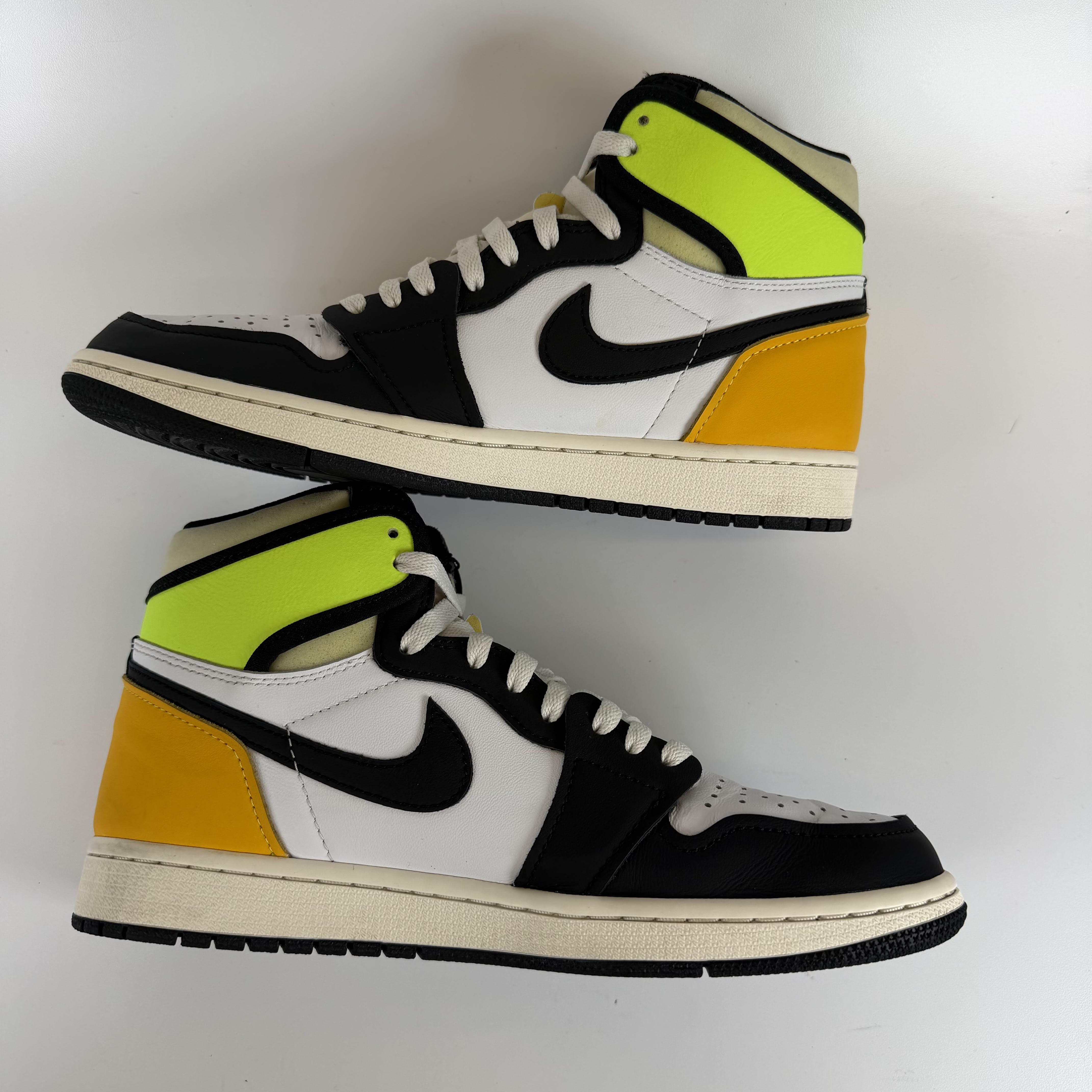SP7035 Jordan 1 Retro High White Black Volt University Gold