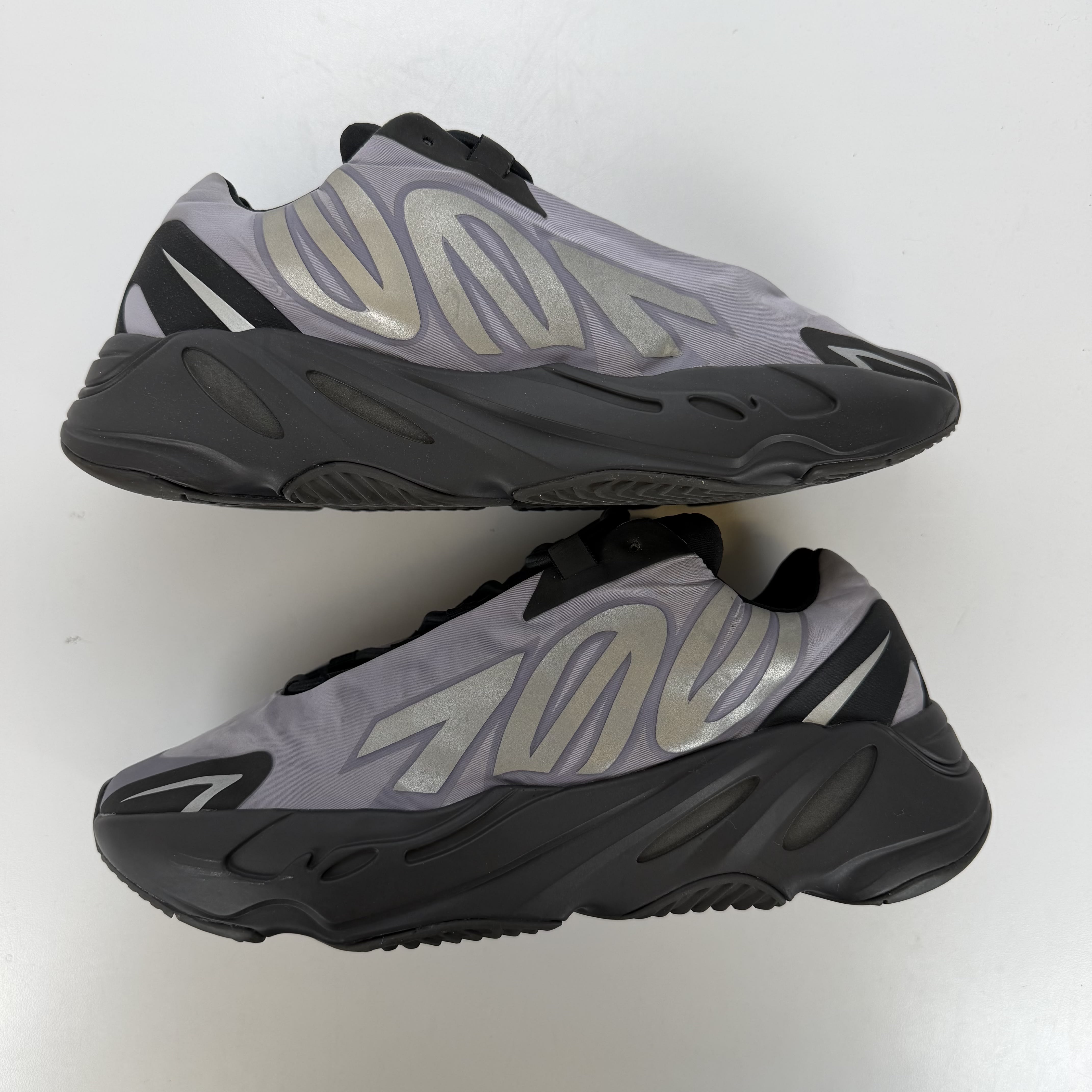 351835 Yeezy Boost 700 MNVN 'Geode'