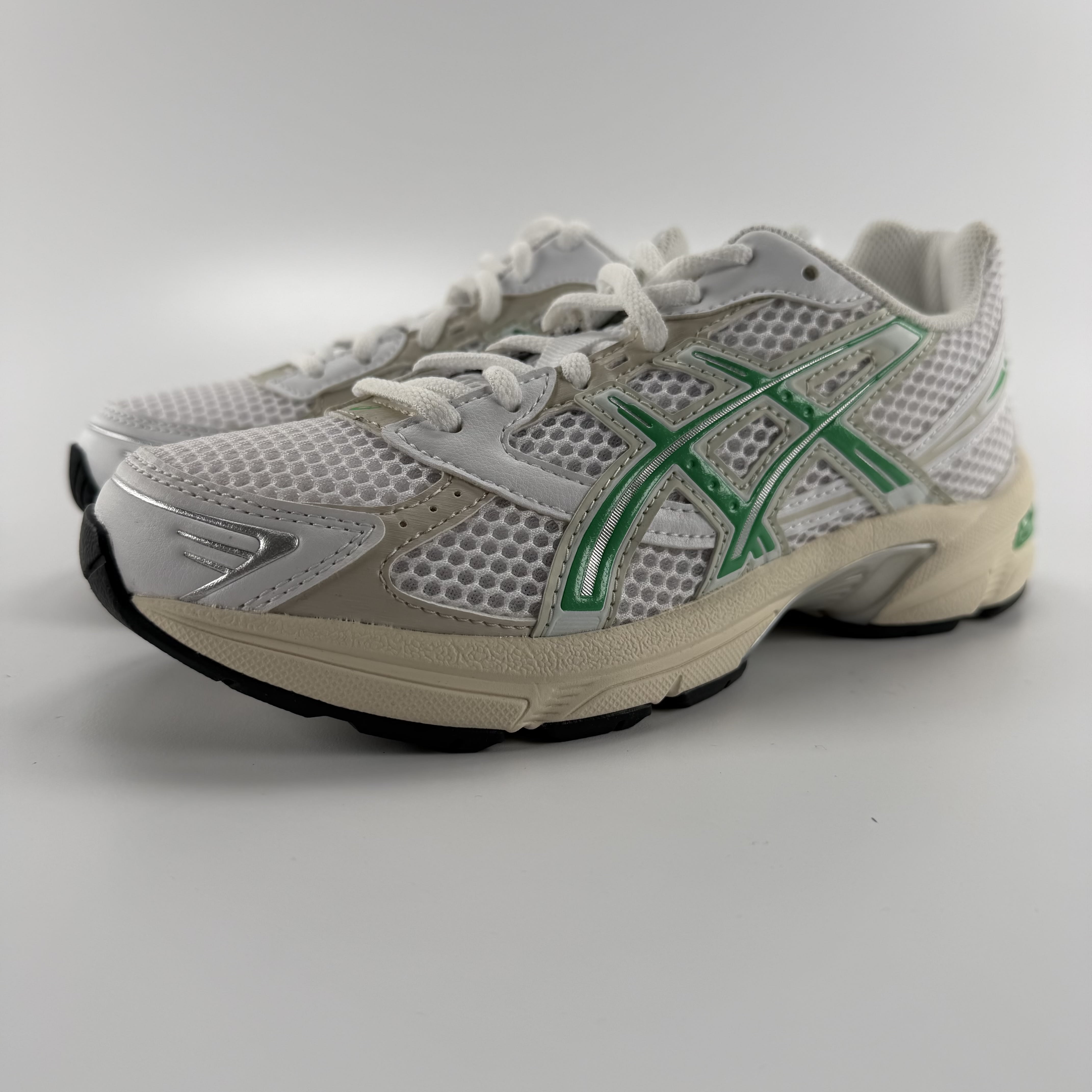 267440 ASICS Gel-1130 White Malachite Green Off White Midsole (Women's)