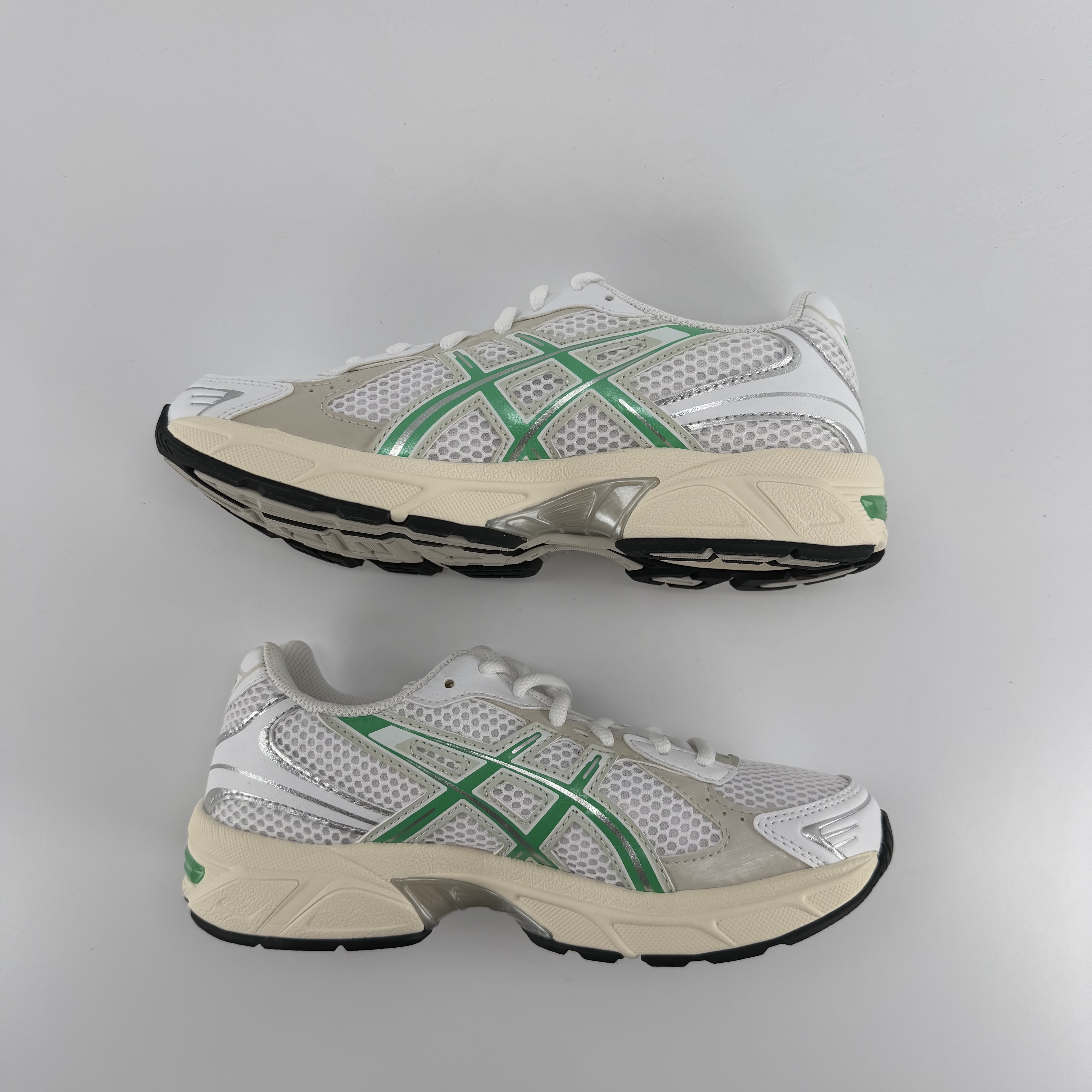 267440 ASICS Gel-1130 White Malachite Green Off White Midsole (Women's)