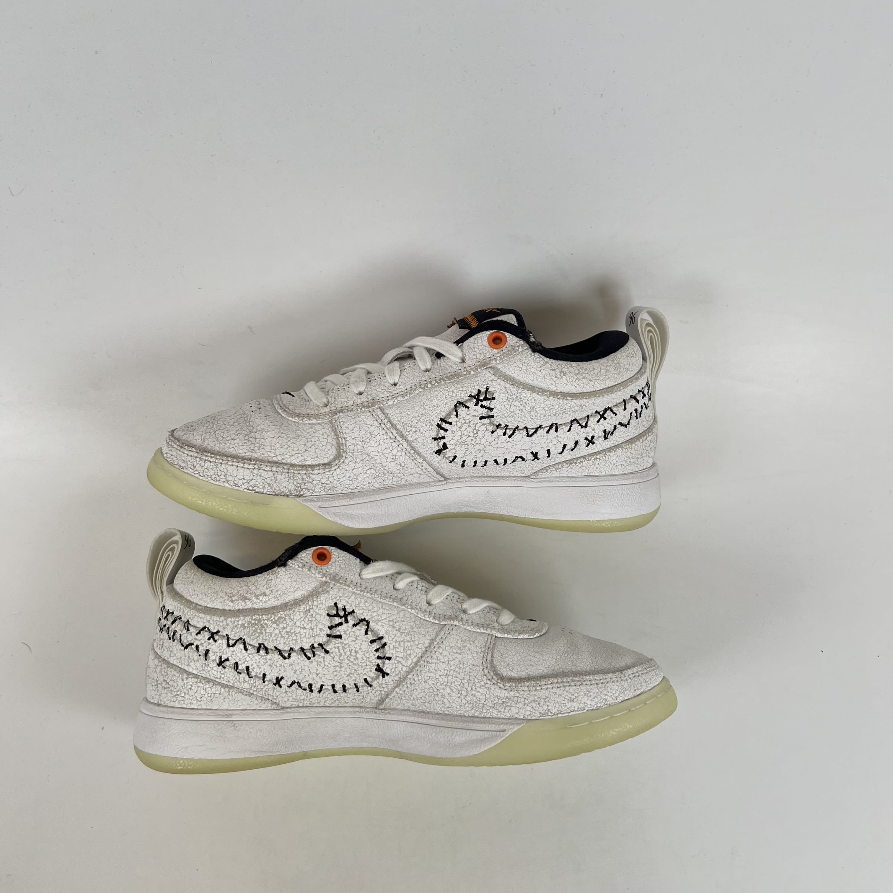 SP10888 Nike Book 1 The Nightmare Before Christmas