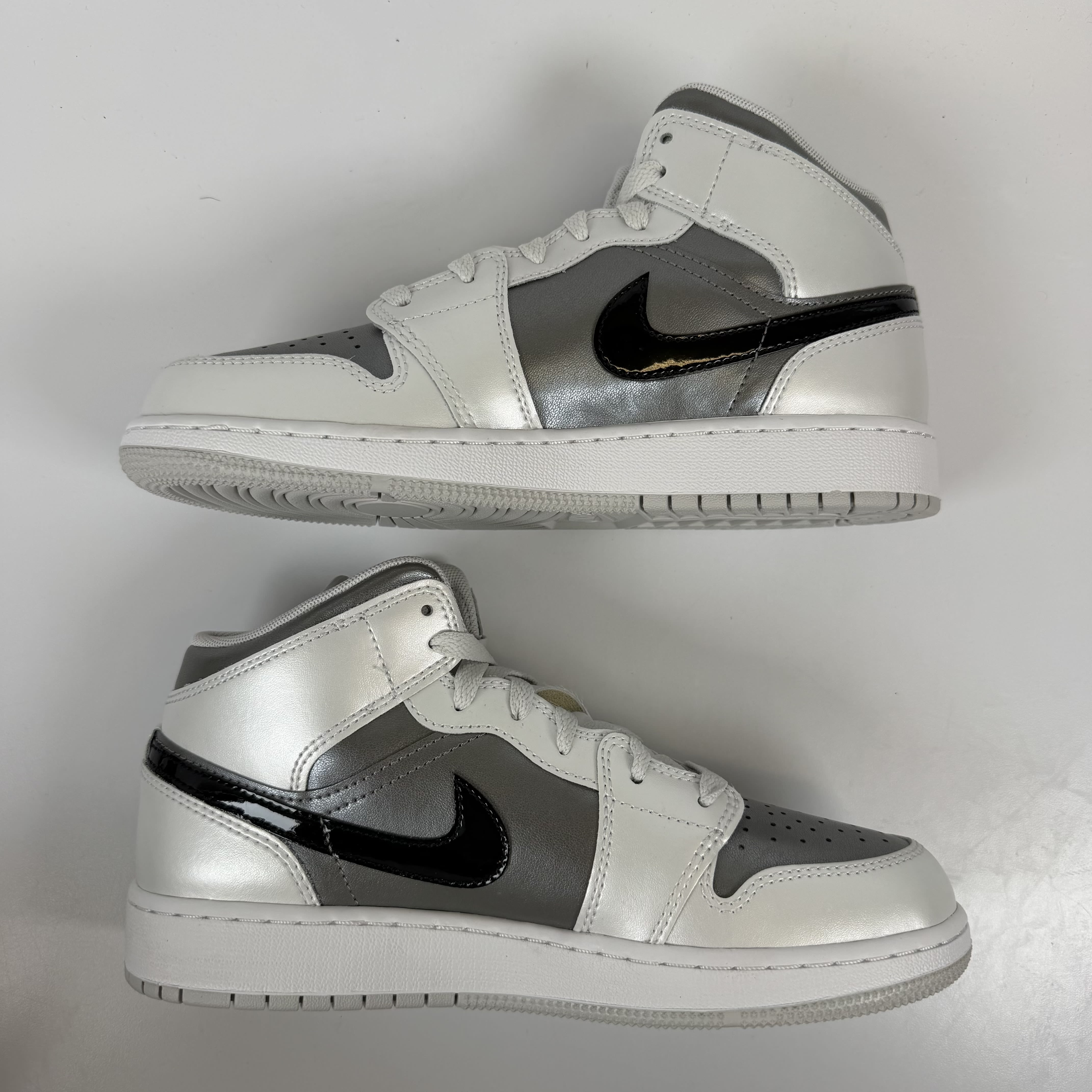 SP9923 Jordan 1 Mid SE Inspired by the Greatest (GS)