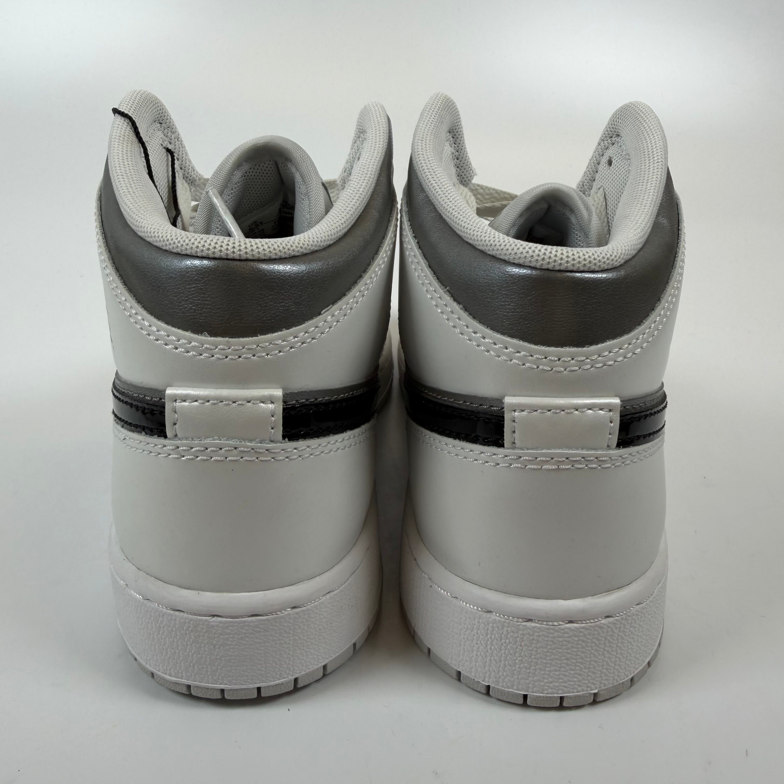SP9923 Jordan 1 Mid SE Inspired by the Greatest (GS)