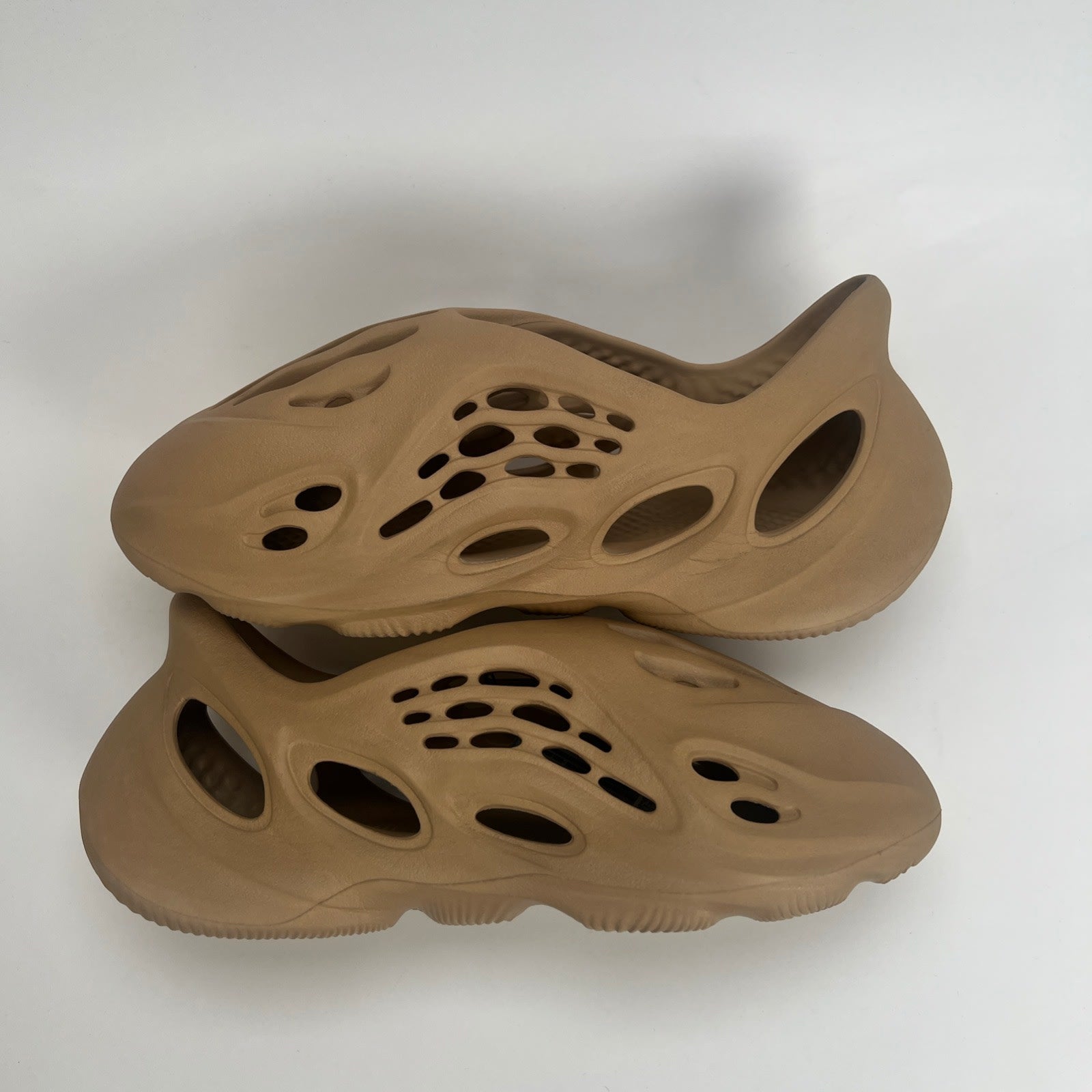 SP2122 adidas Yeezy Foam RNNR Ochre