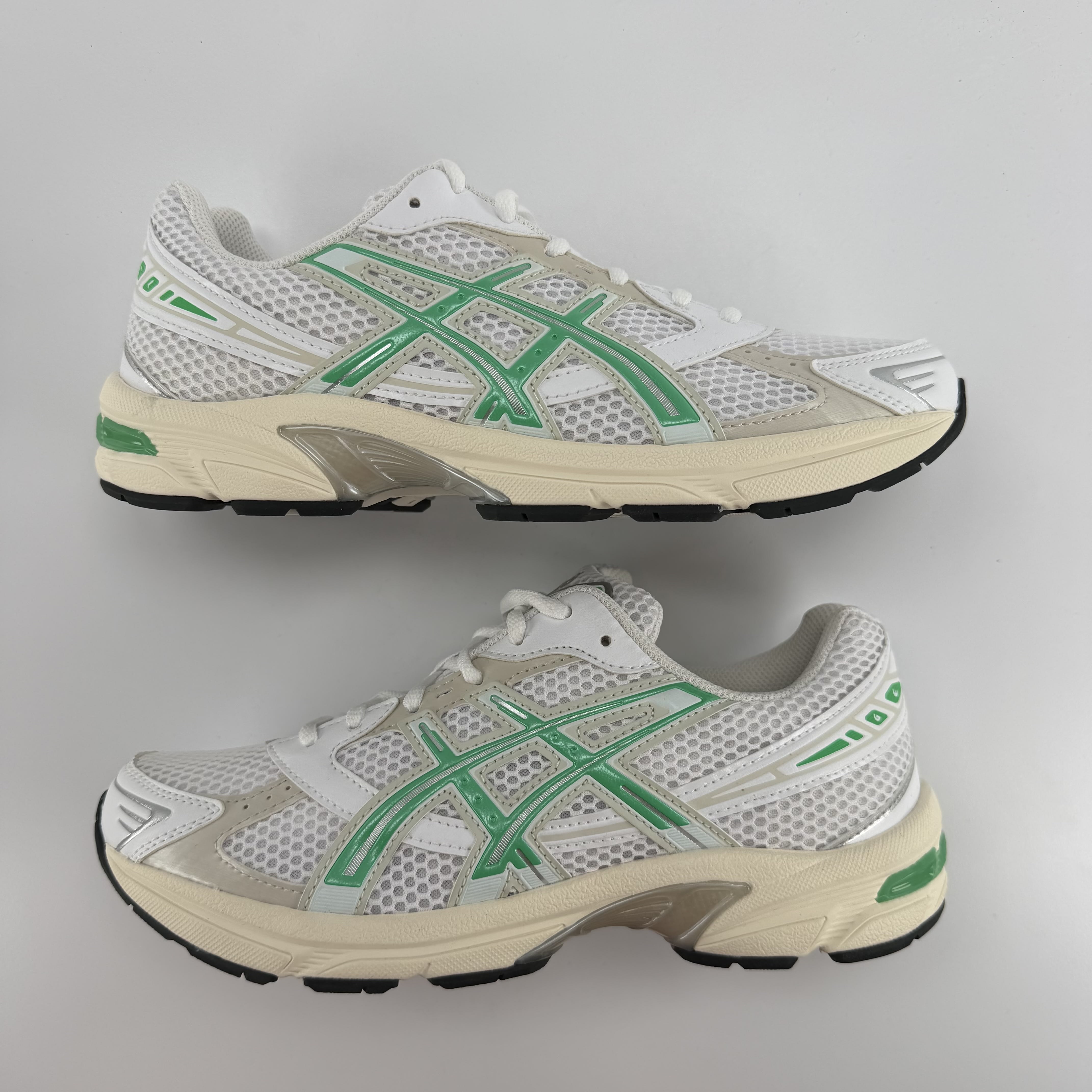 267467 ASICS Gel-1130 White Malachite Green Off White Midsole (Women's)