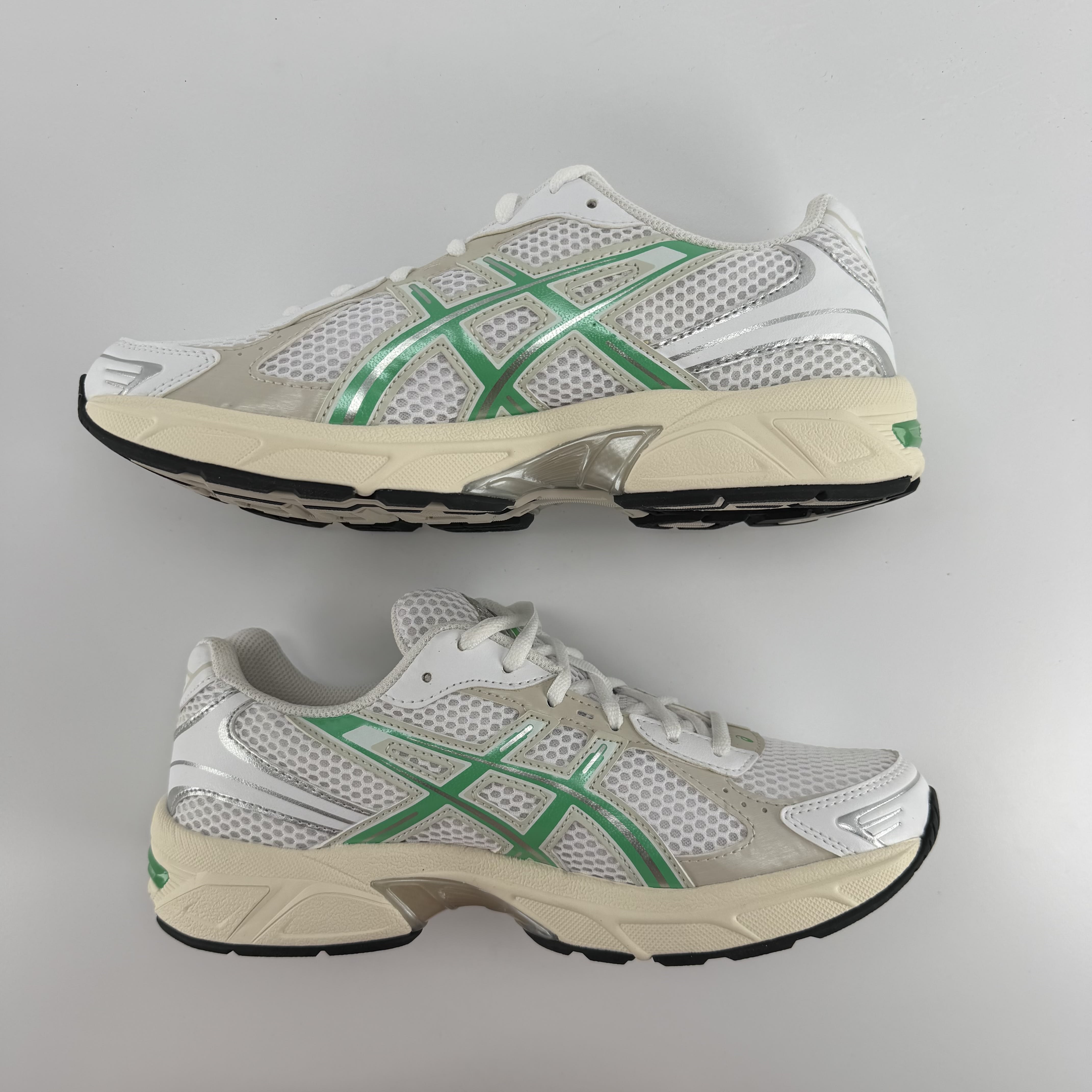 267467 ASICS Gel-1130 White Malachite Green Off White Midsole (Women's)