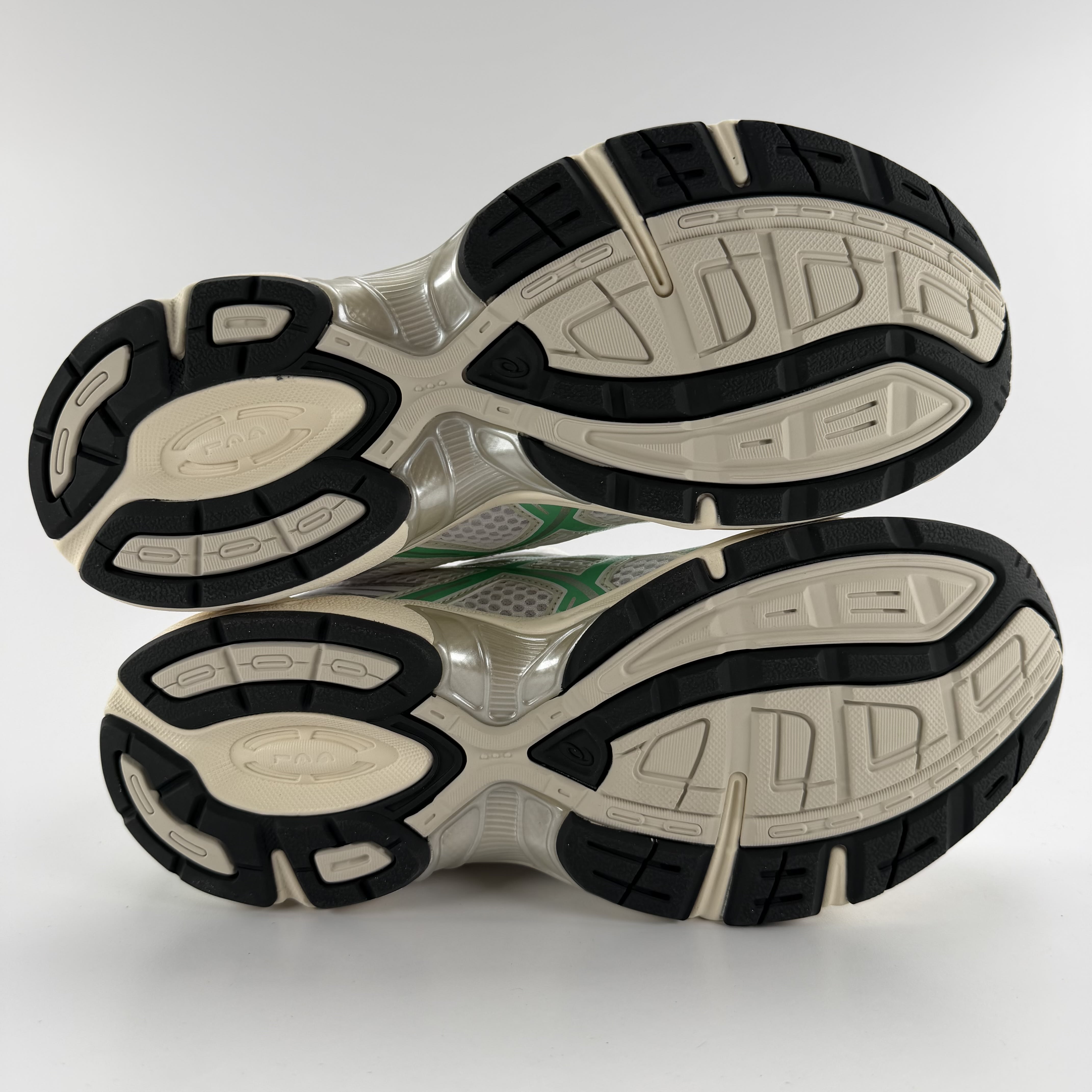 267467 ASICS Gel-1130 White Malachite Green Off White Midsole (Women's)