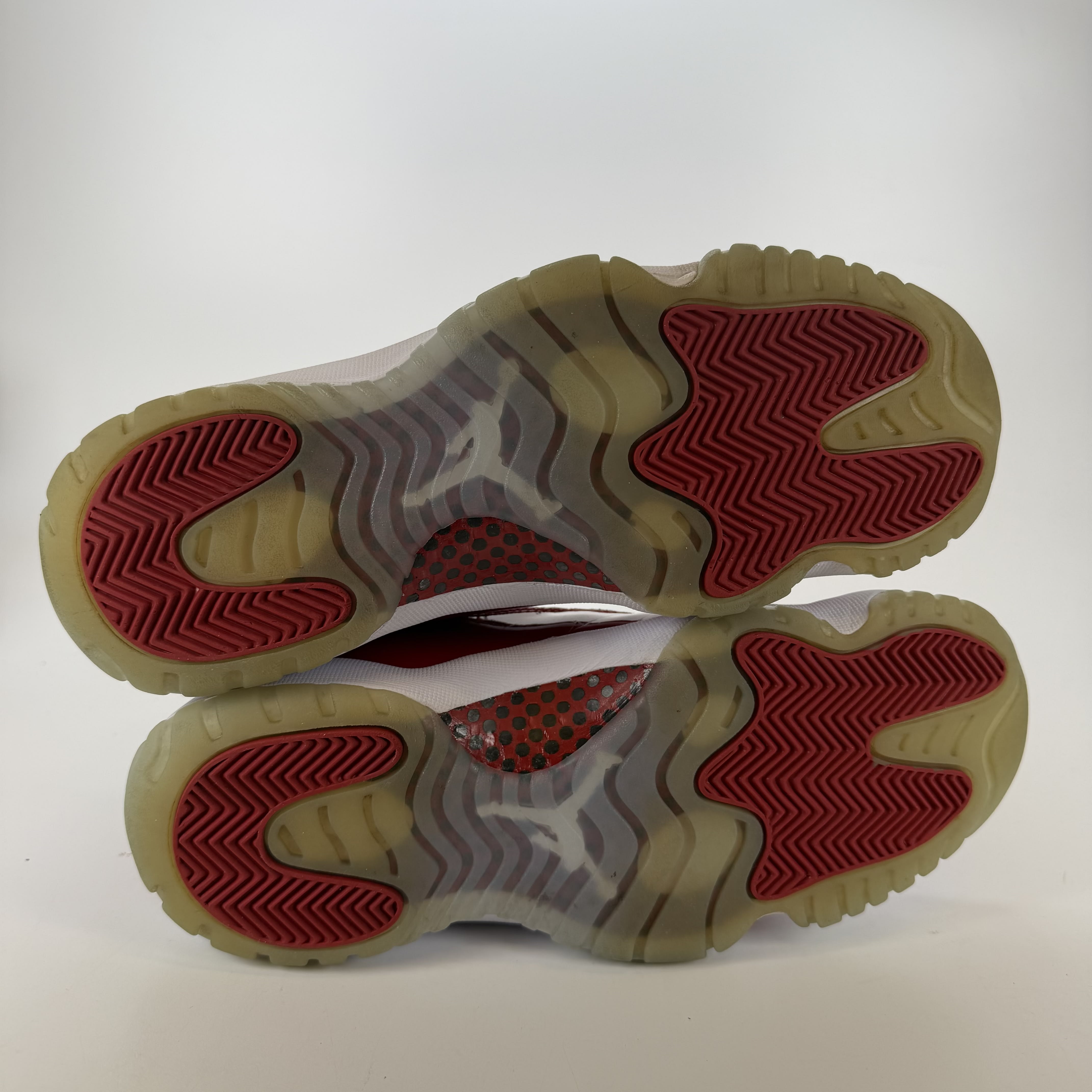 [416210] Jordan 11 Retro Cherry (2022)