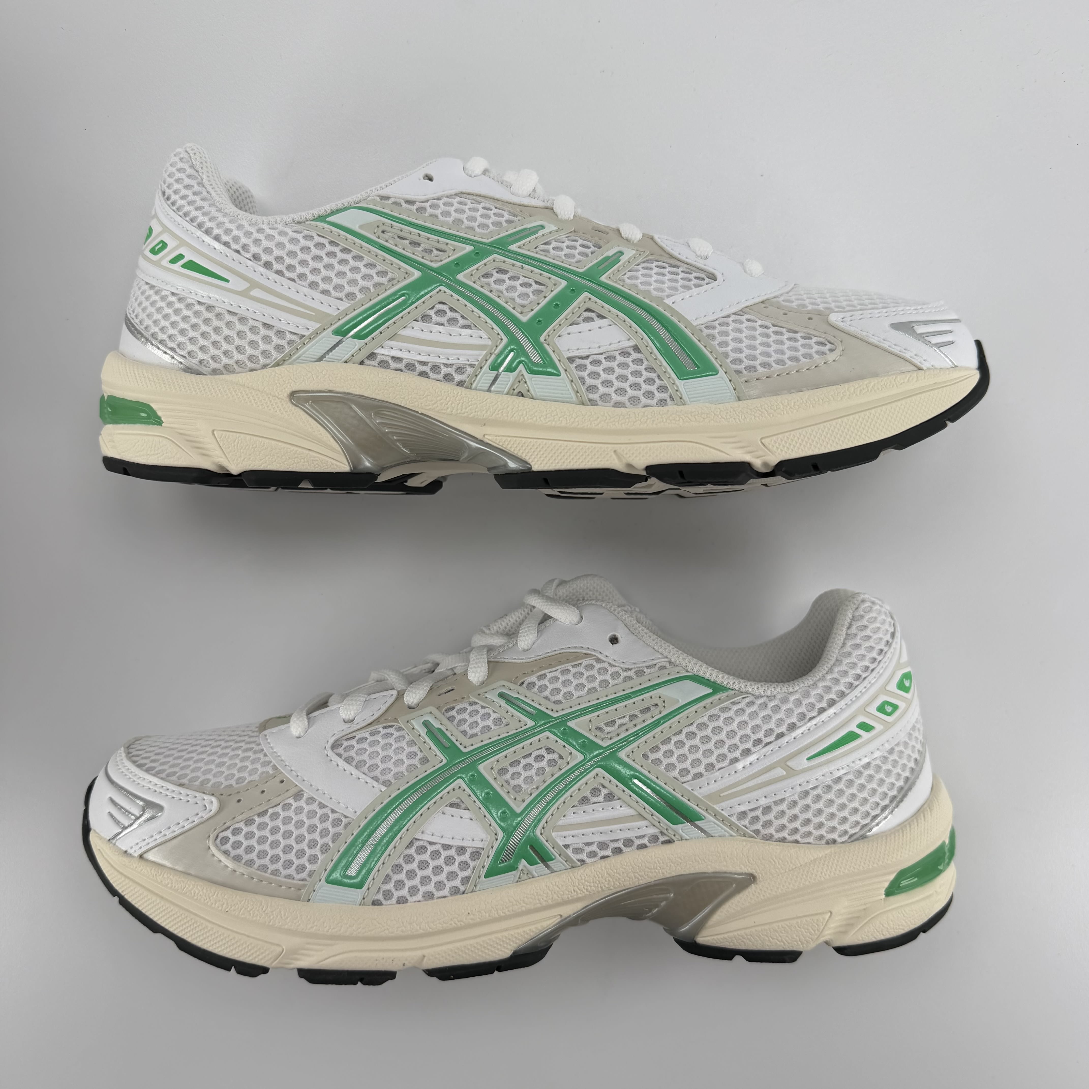 267476 ASICS Gel-1130 White Malachite Green Off White Midsole (Women's)