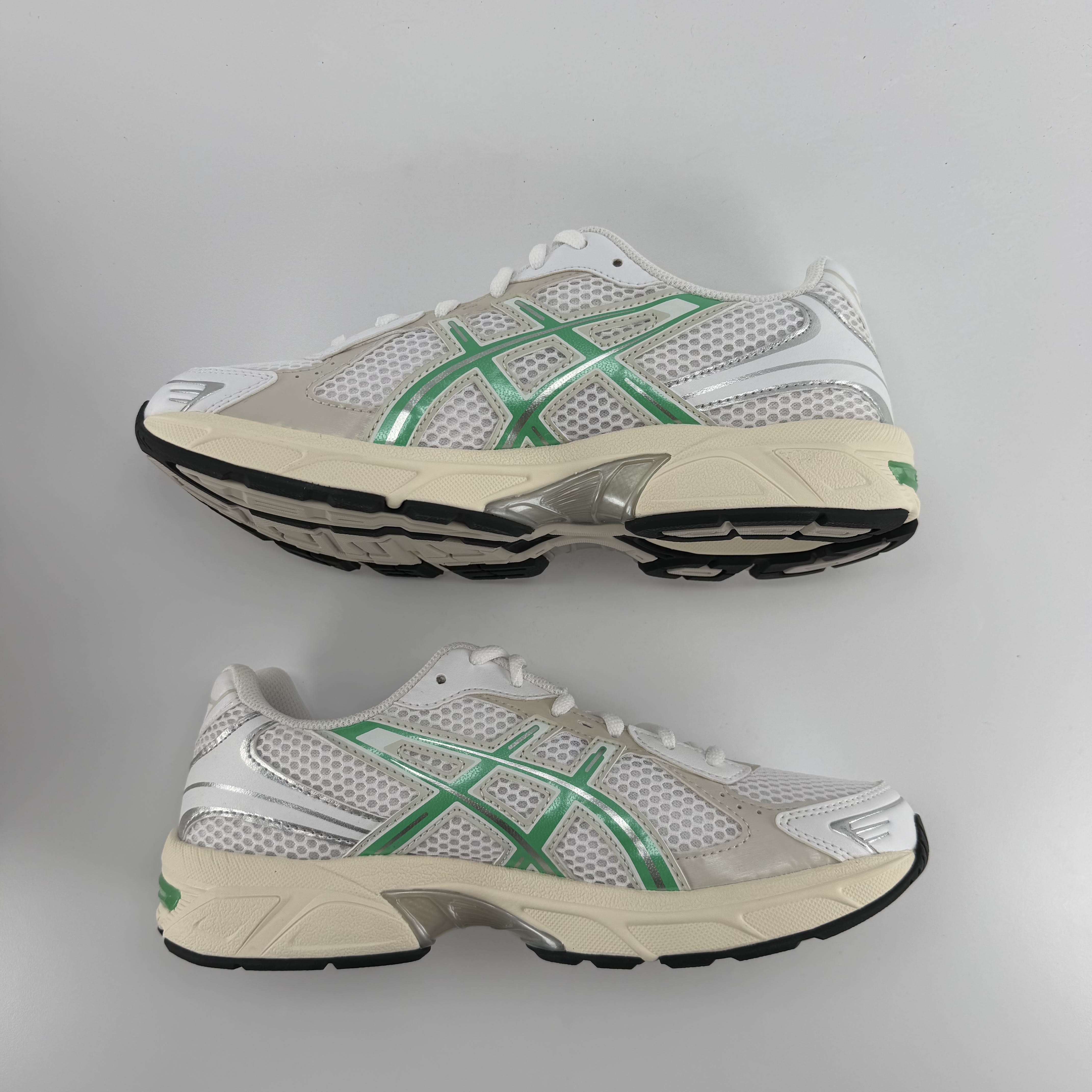 267476 ASICS Gel-1130 White Malachite Green Off White Midsole (Women's)