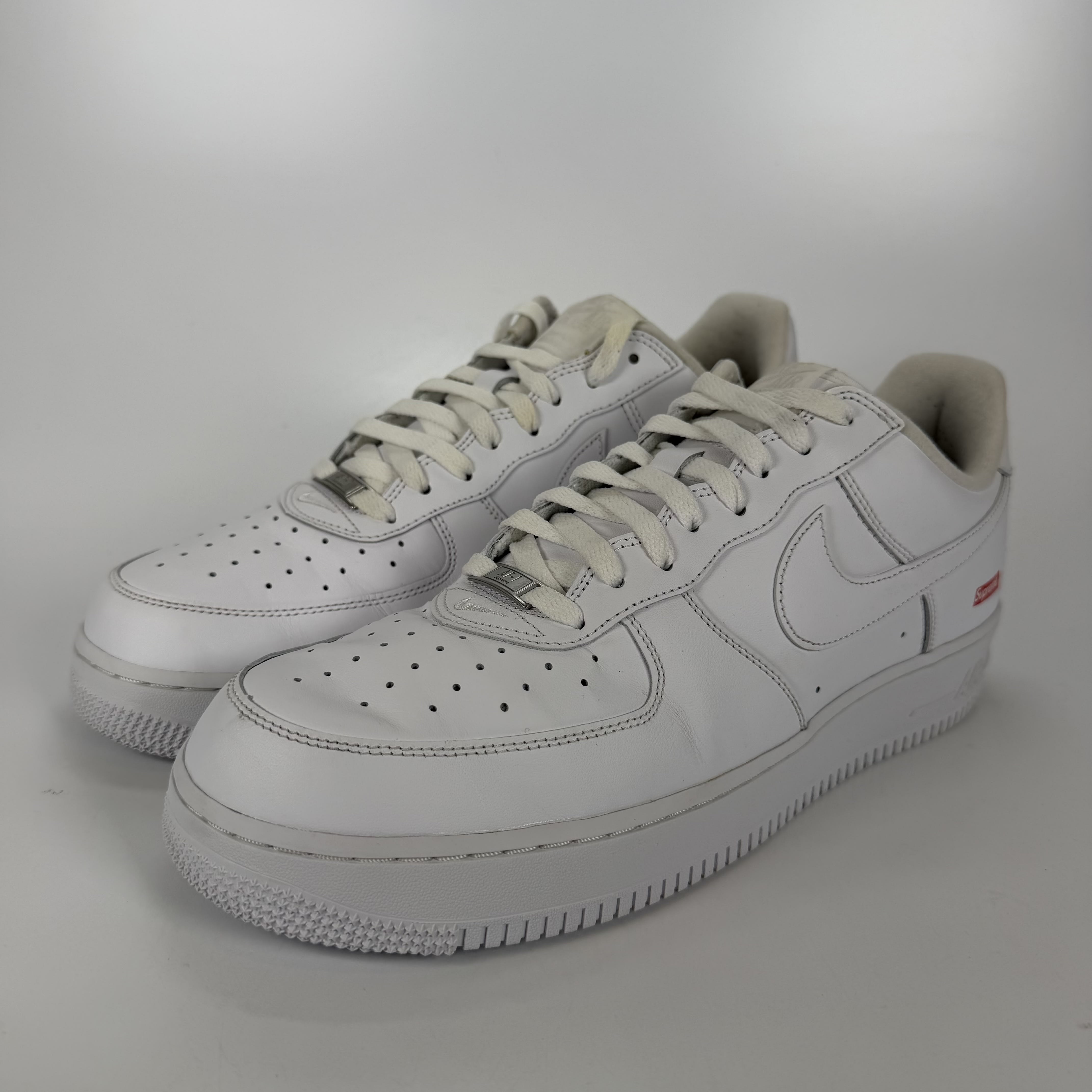 483340 Nike Air Force 1 Low Supreme White