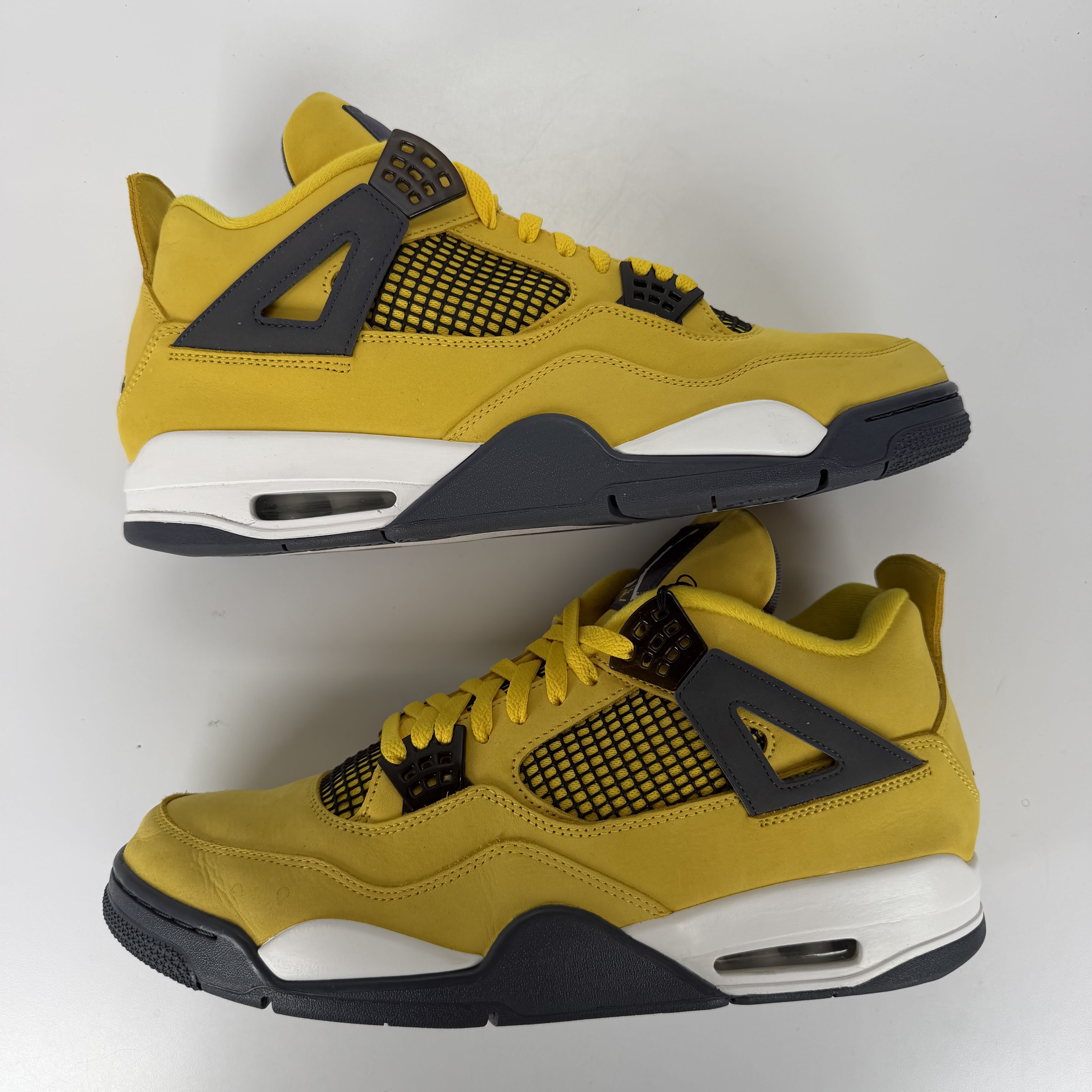 [447012] Jordan 4 Retro Lightning (2021)