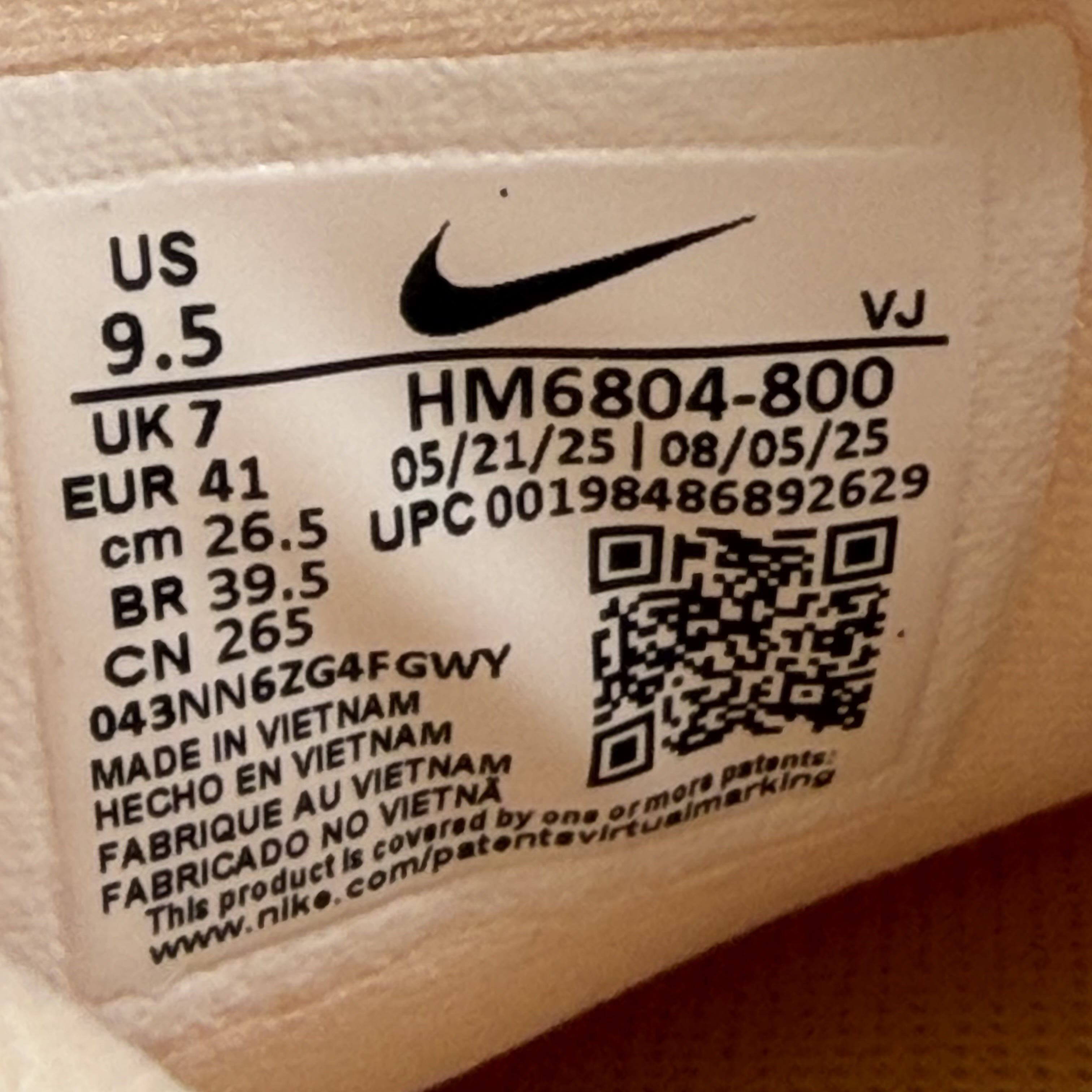 SP10333 Nike Vomero 18 Guava Ice Orange Chalk (Women's)