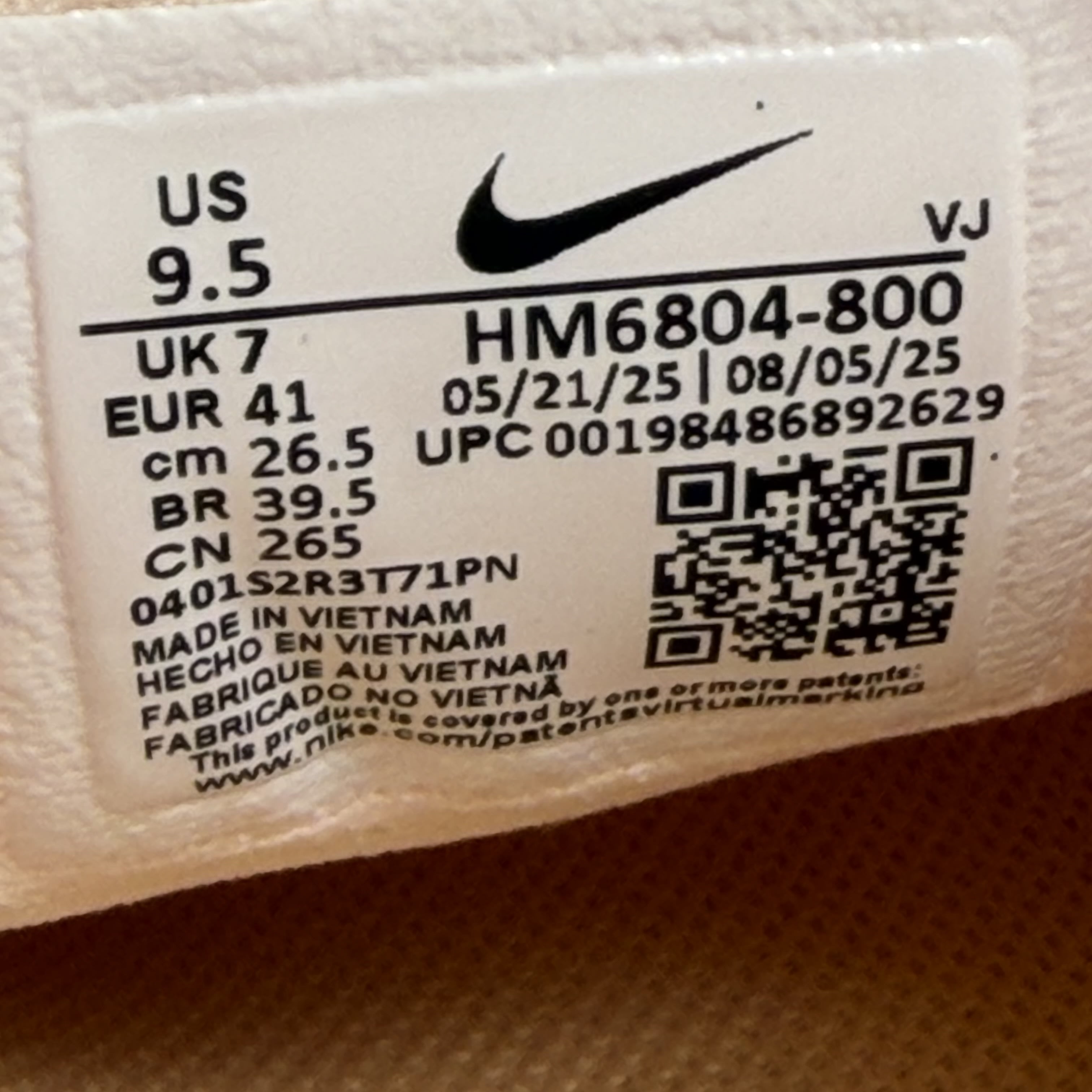 SP10334 Nike Vomero 18 Guava Ice Orange Chalk (Women's)