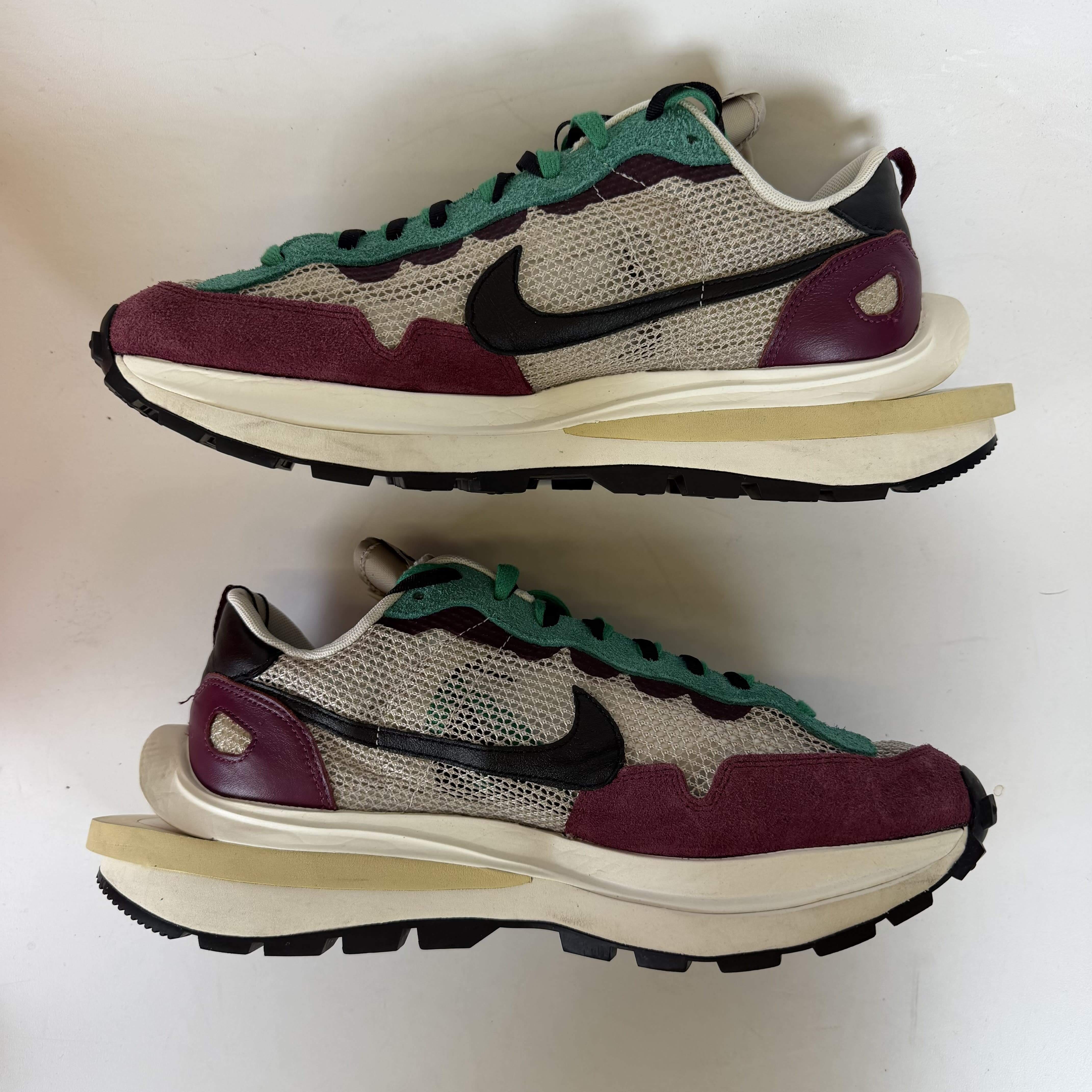 SP5630 Nike Vaporwaffle sacai Villain Red Neptune Green