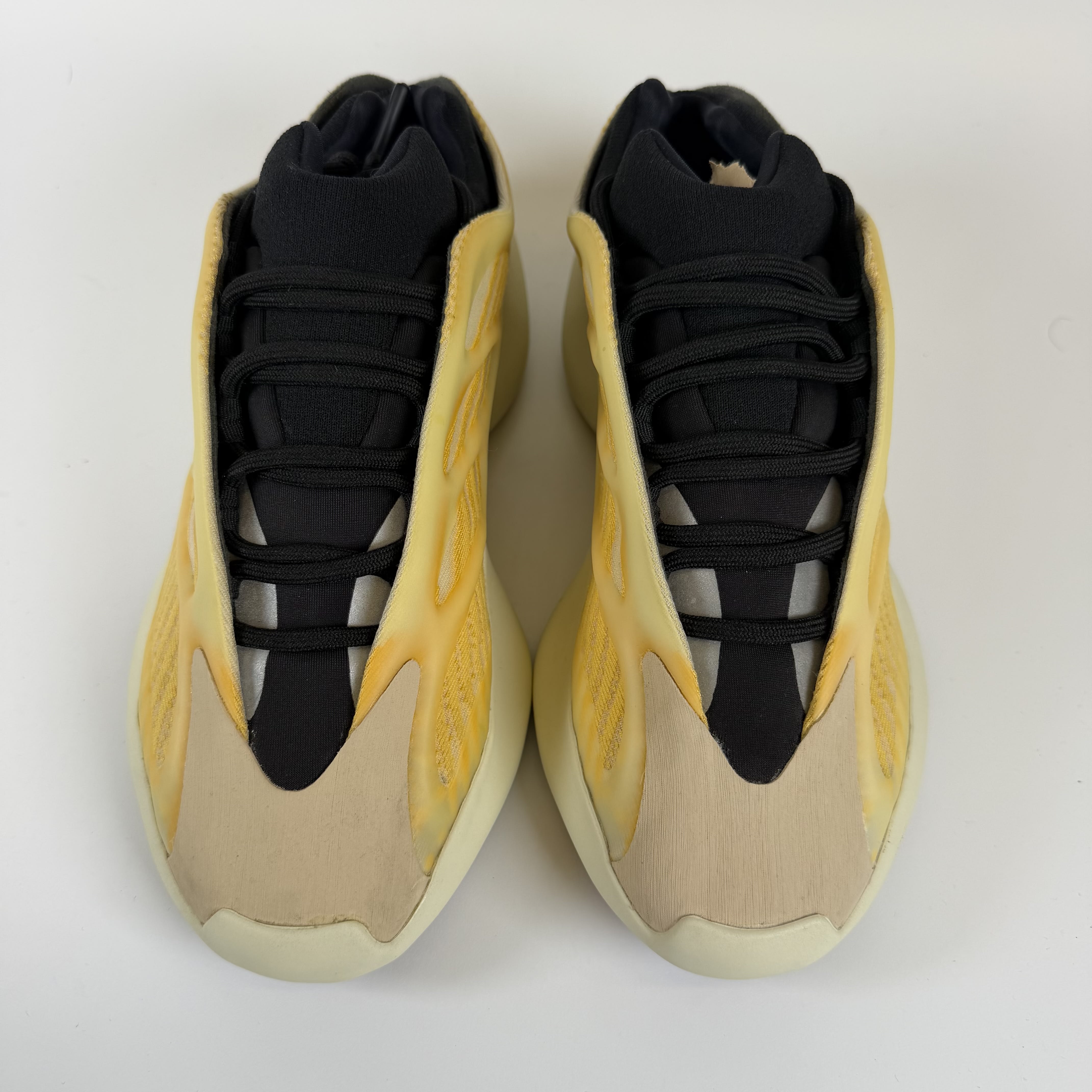 522691 Yeezy 700 V3 'Mono Safflower'