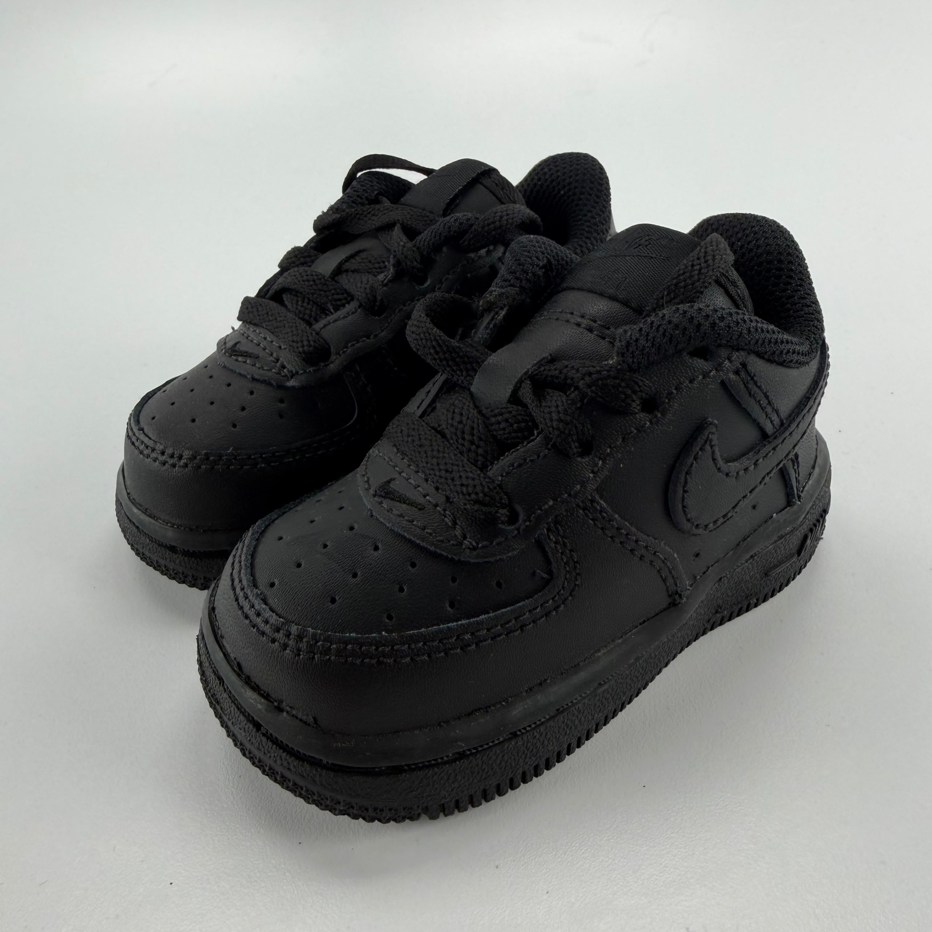 272960 Nike Air Force 1 Low LE Triple Black (TD)