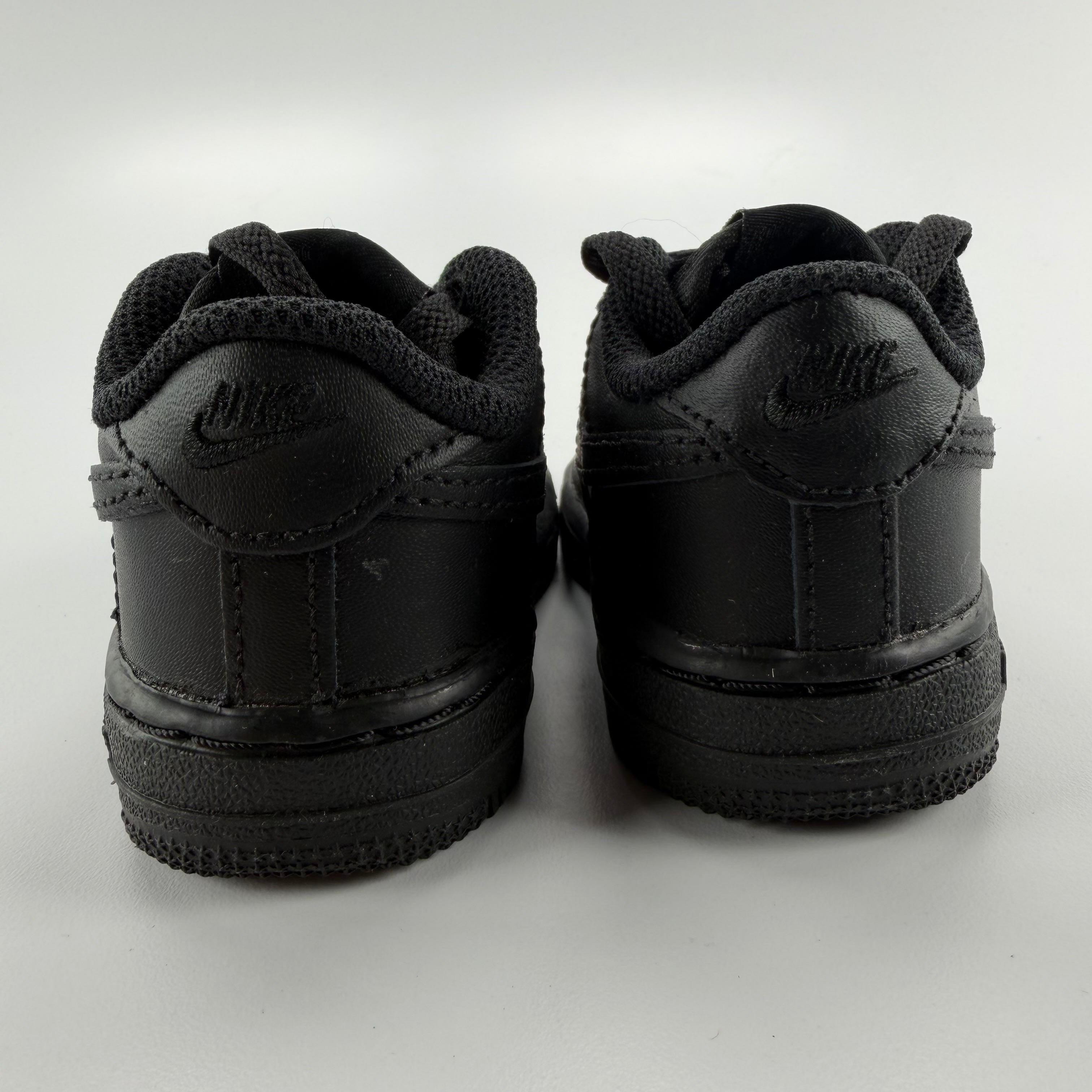 272960 Nike Air Force 1 Low LE Triple Black (TD)