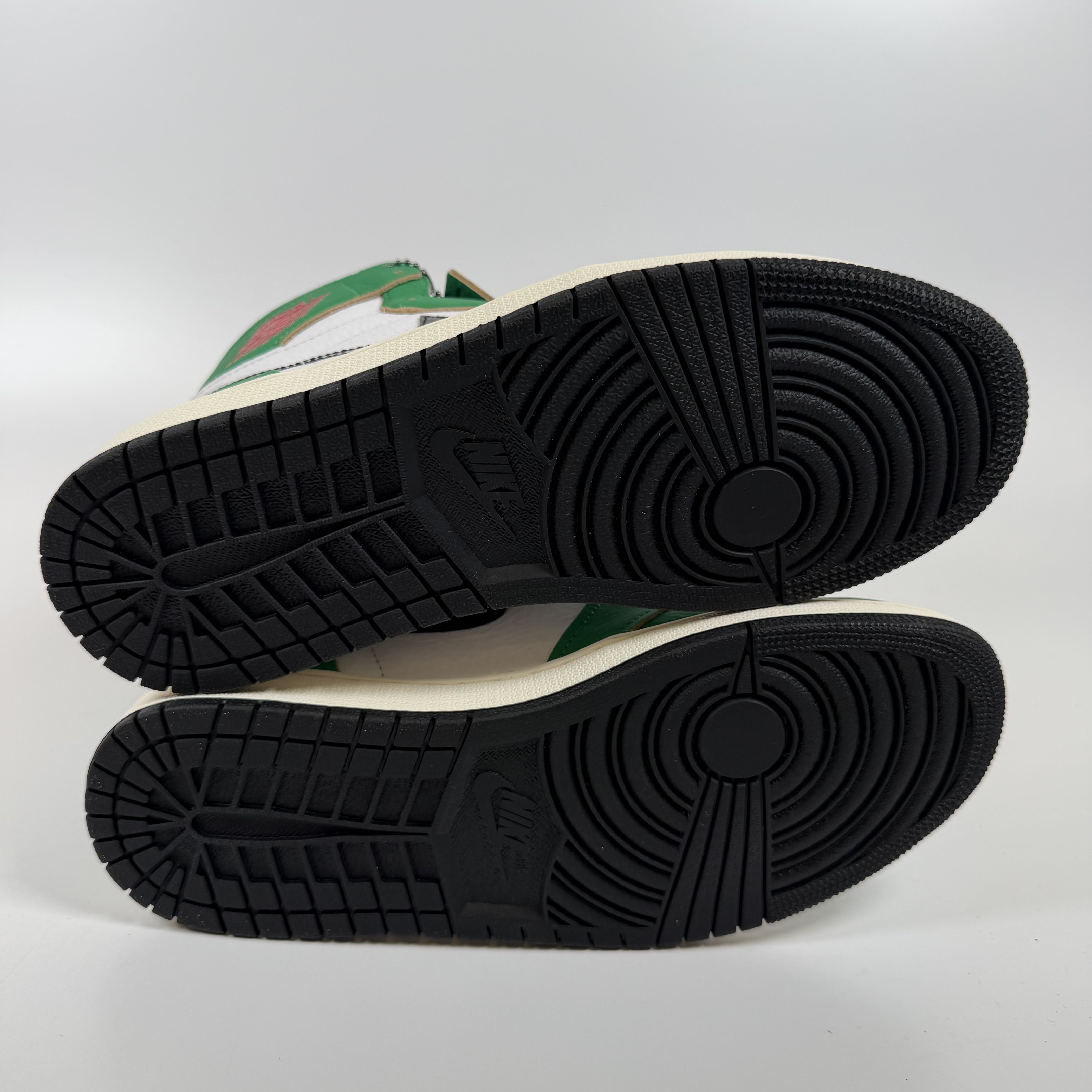 SP8877 Jordan 1 Retro High Lucky Green (Women's)