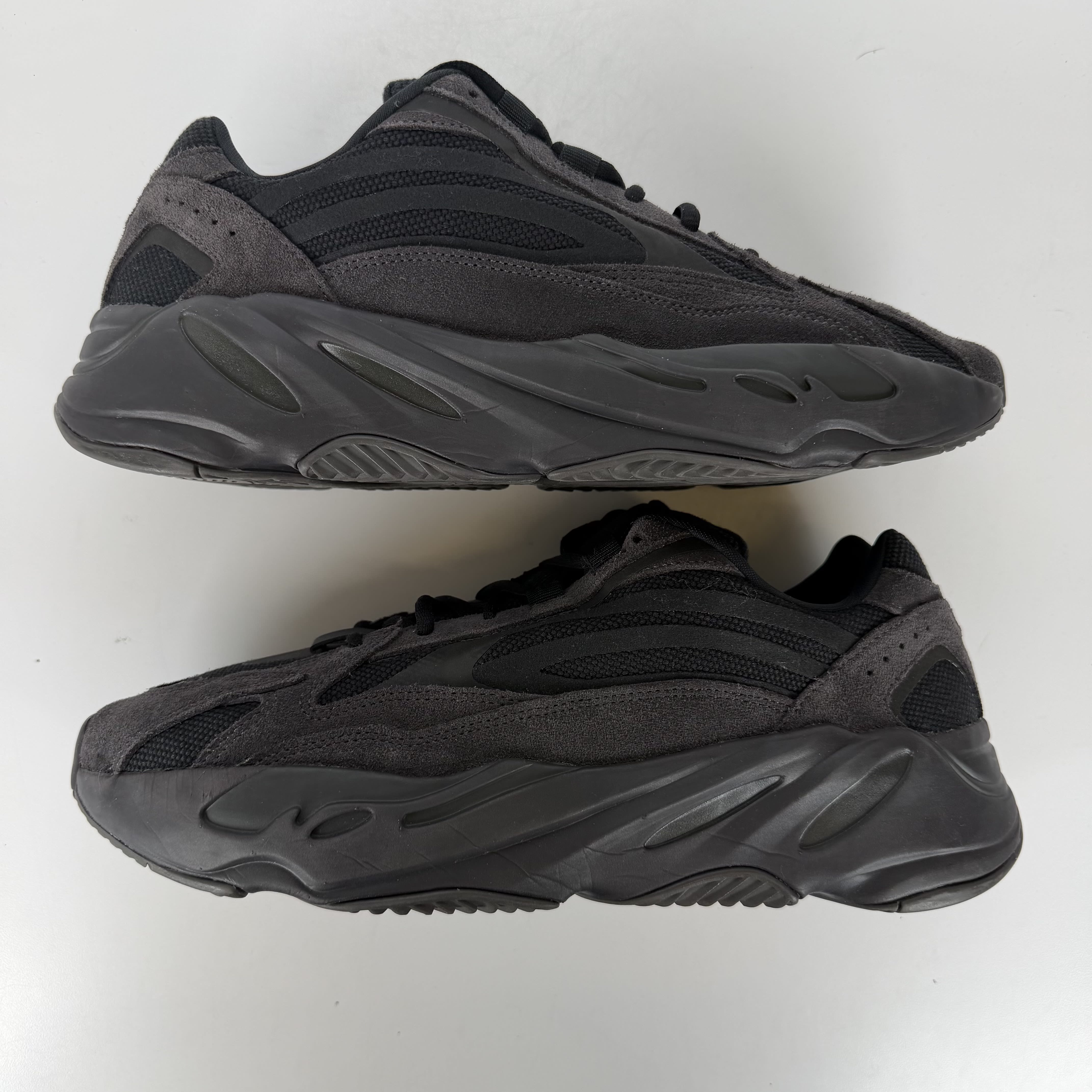 SP2943 adidas Yeezy Boost 700 V2 Vanta