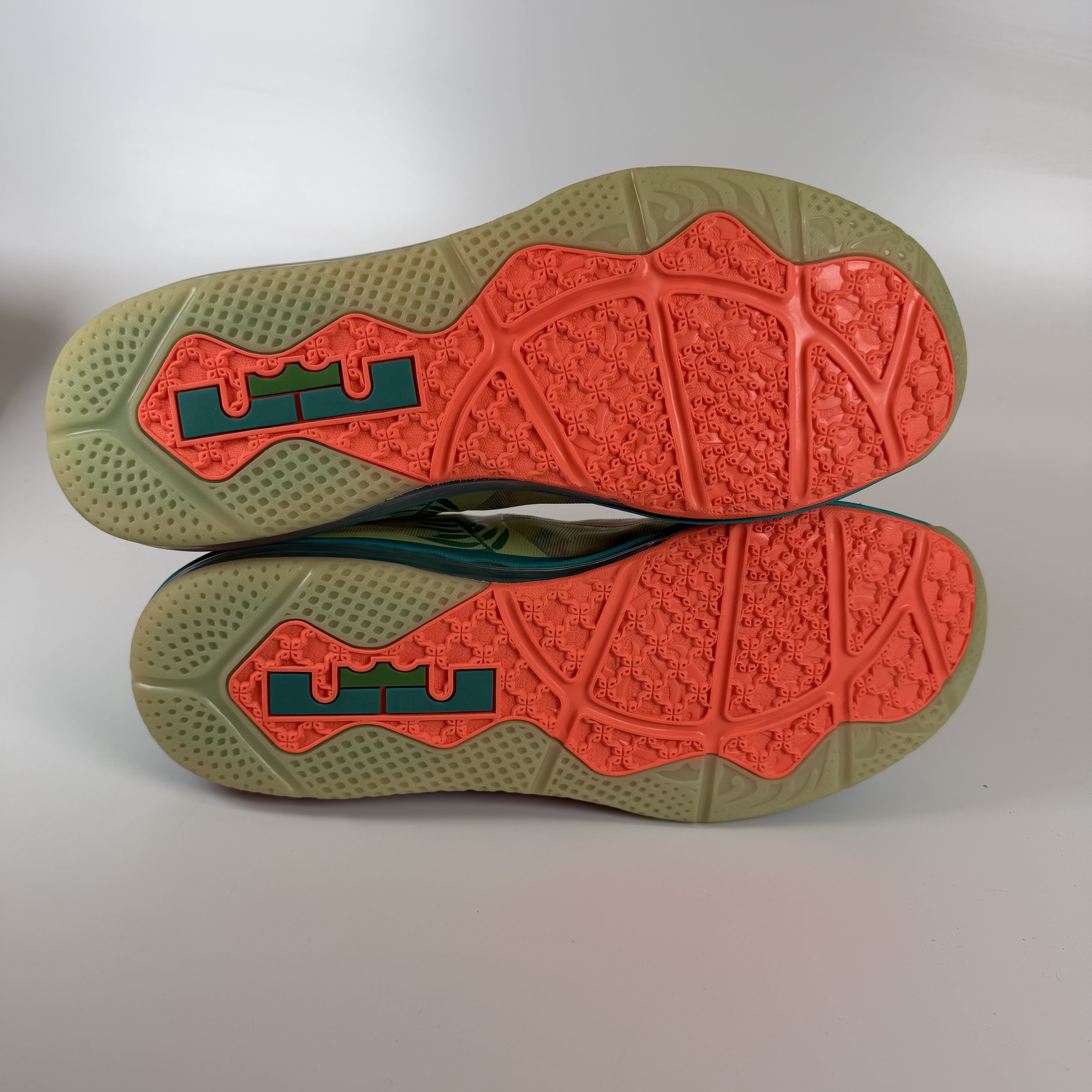 SP6907 Nike LeBron 9 Low LeBronald Palmer (2022)