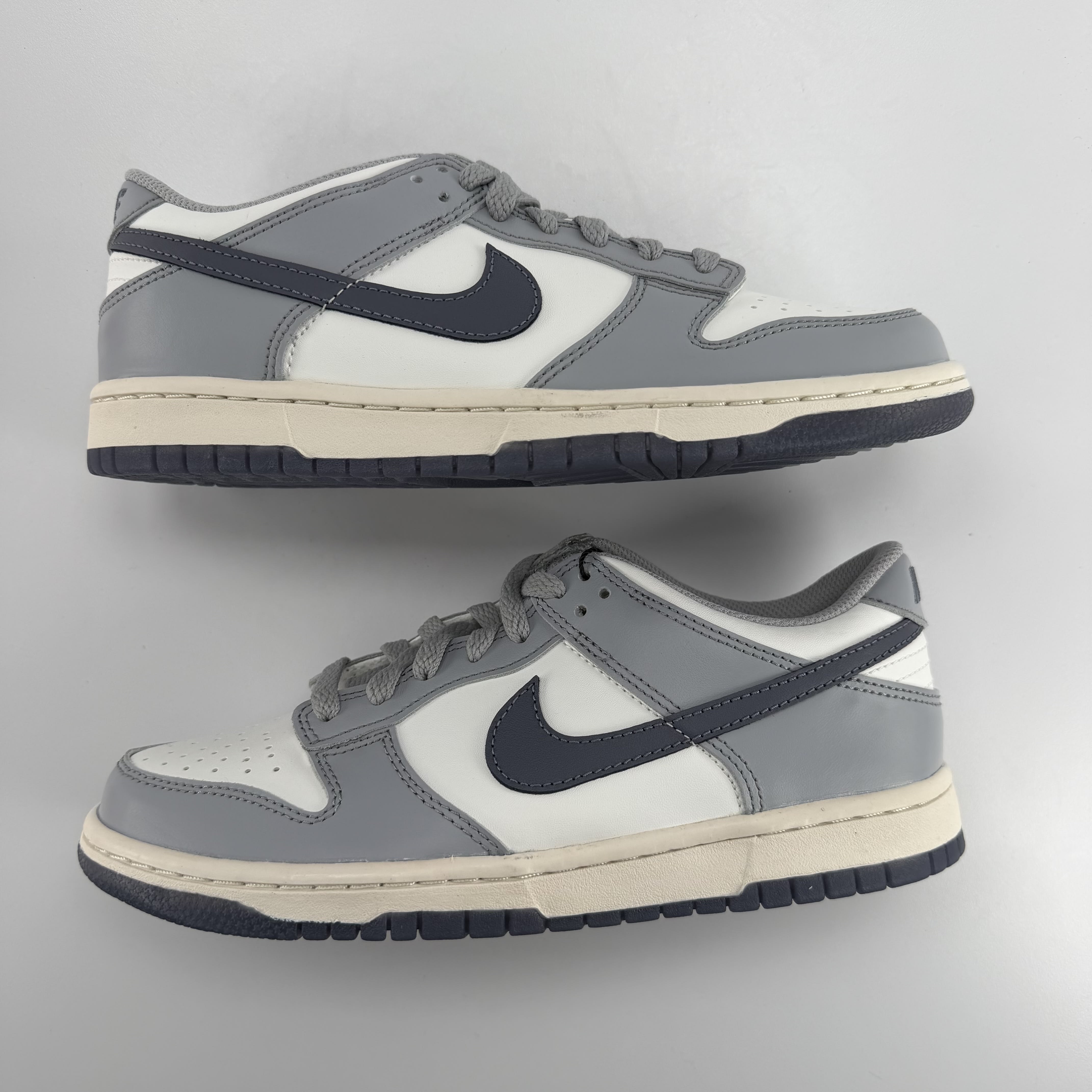 268074 Nike Dunk Low Platinum Tint Light Carbon (GS)