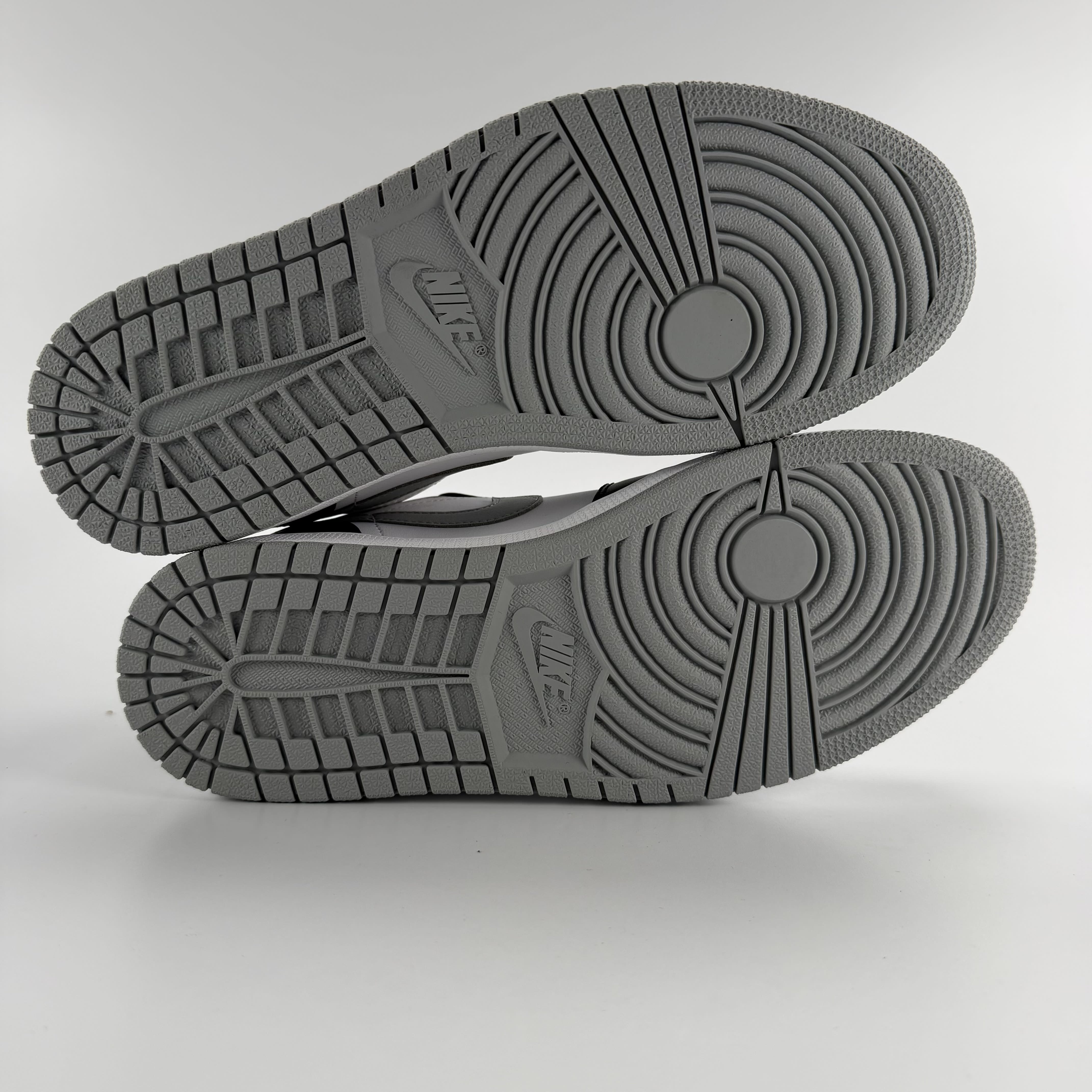 737198 Air Jordan 1 Low 'Smoke Grey'