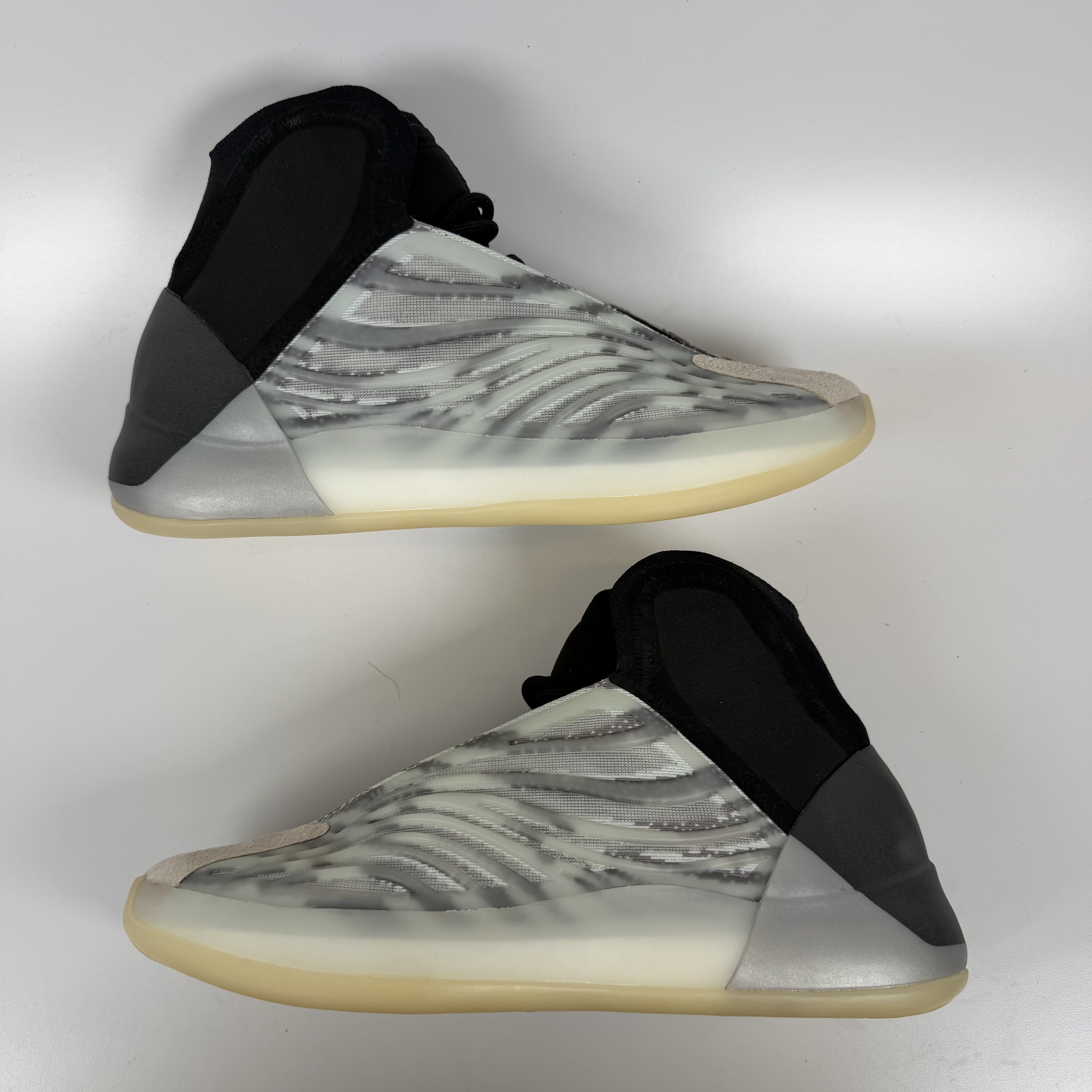 SP10146 adidas YZY QNTM BSKTBL (Performance Basketball Model)