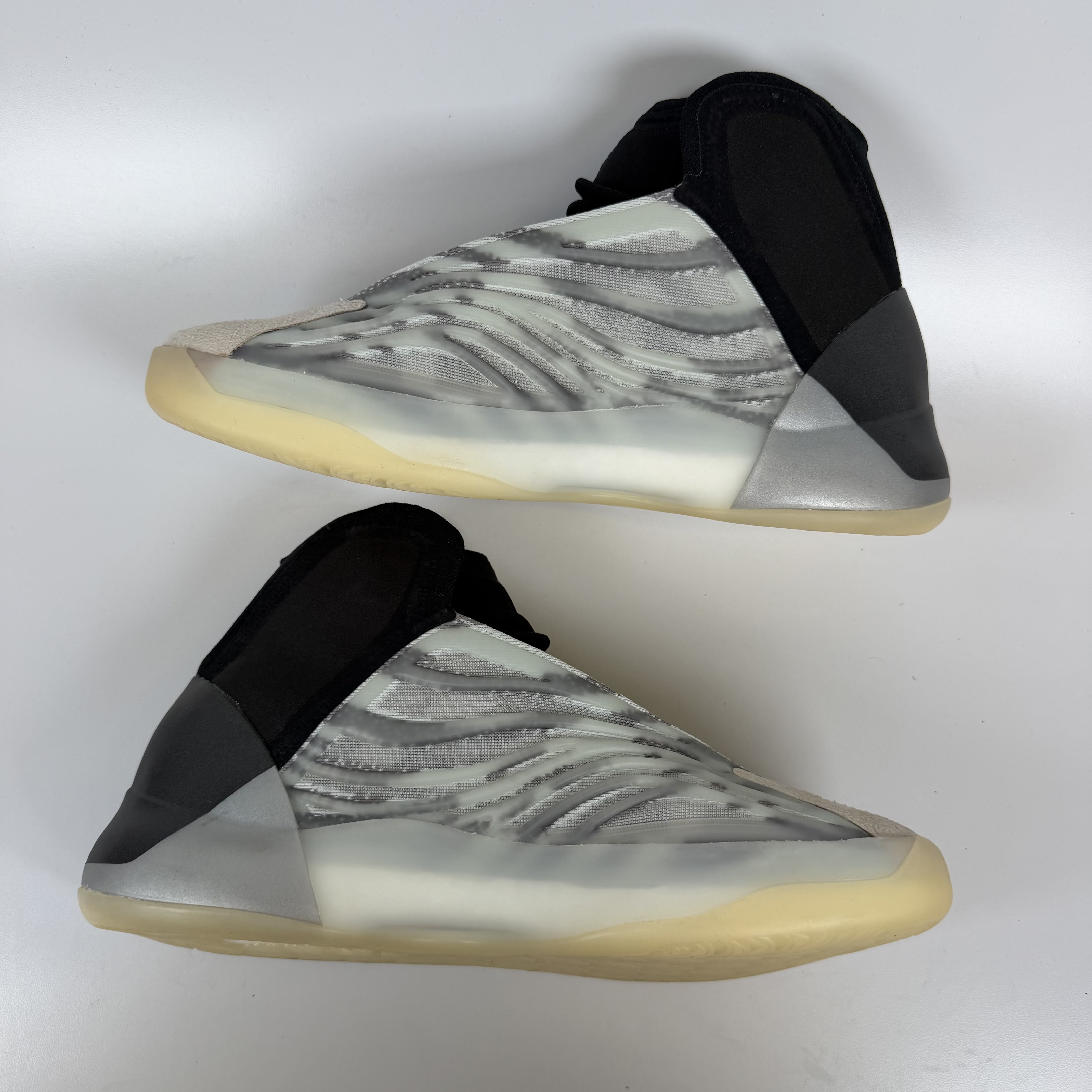 SP10146 adidas YZY QNTM BSKTBL (Performance Basketball Model)