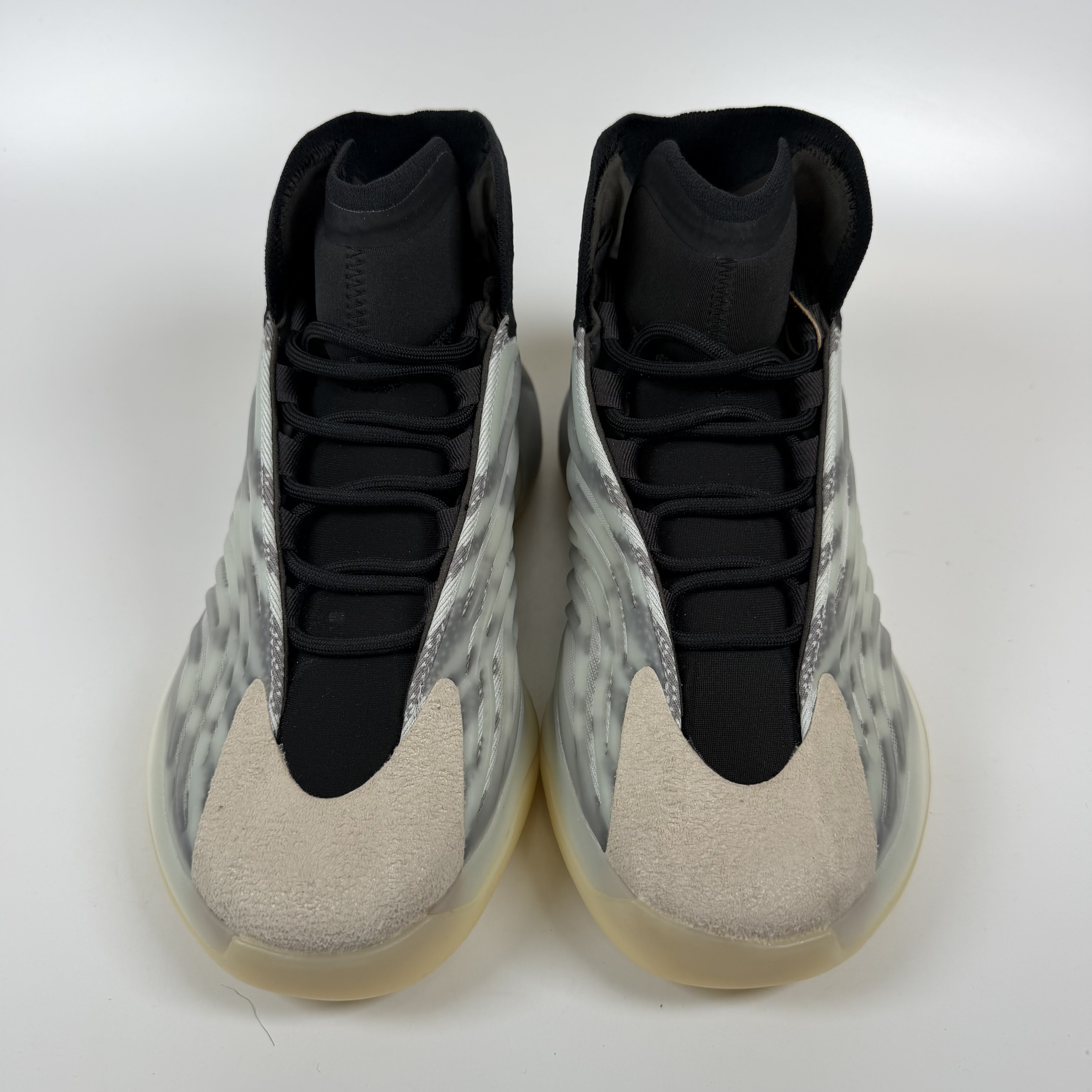 SP10146 adidas YZY QNTM BSKTBL (Performance Basketball Model)