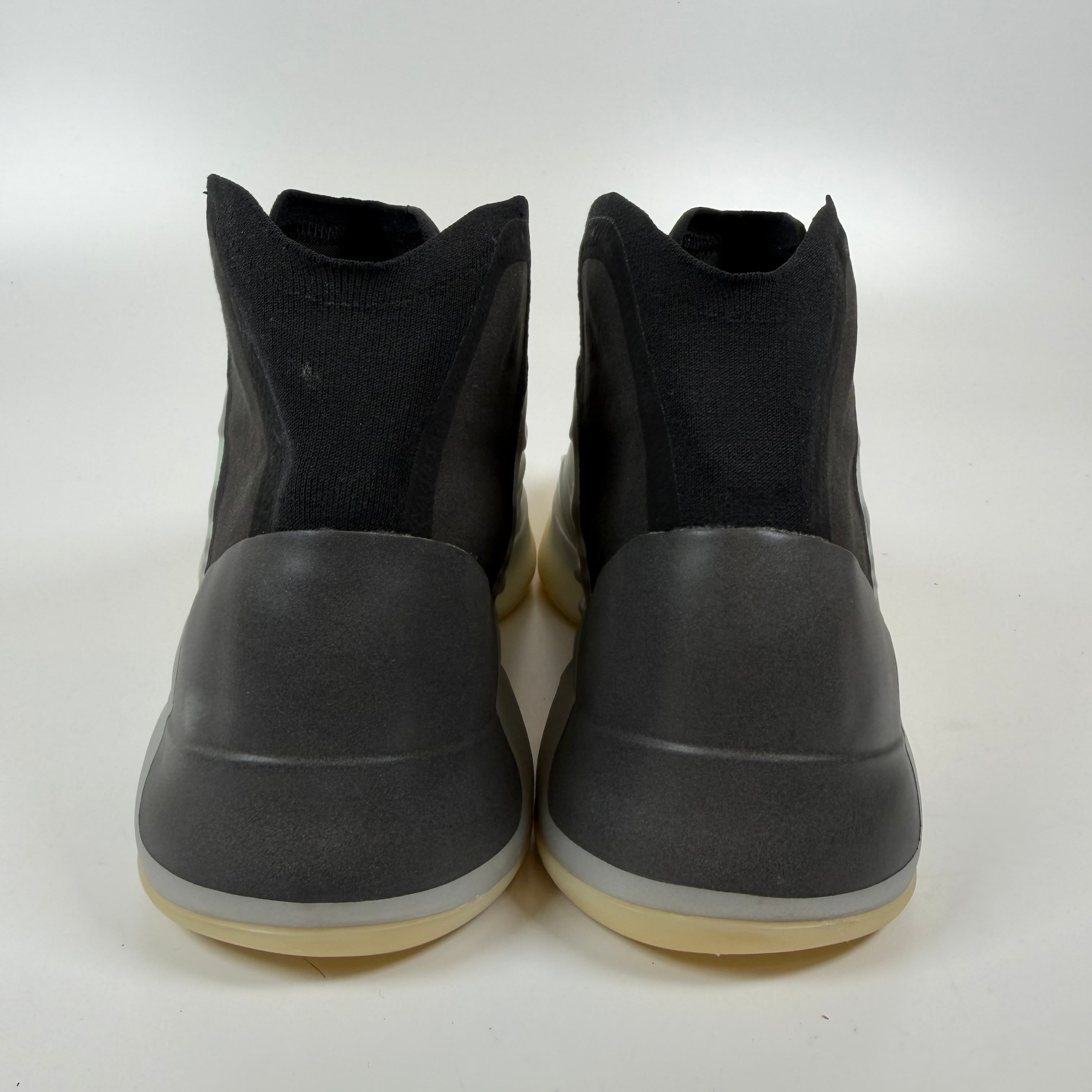 SP10146 adidas YZY QNTM BSKTBL (Performance Basketball Model)