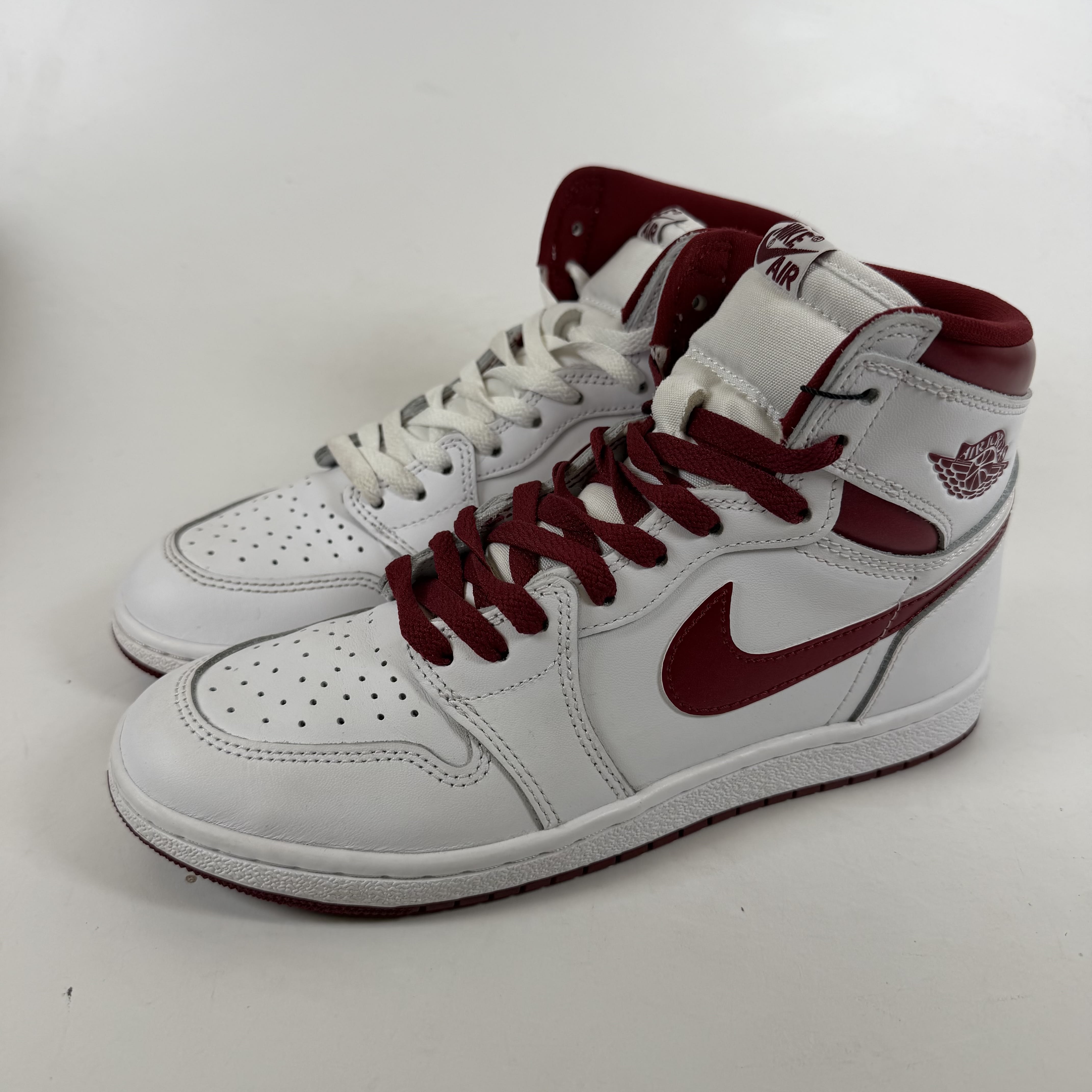 640998 Jordan 1 Retro High '85 OG Metallic Burgundy