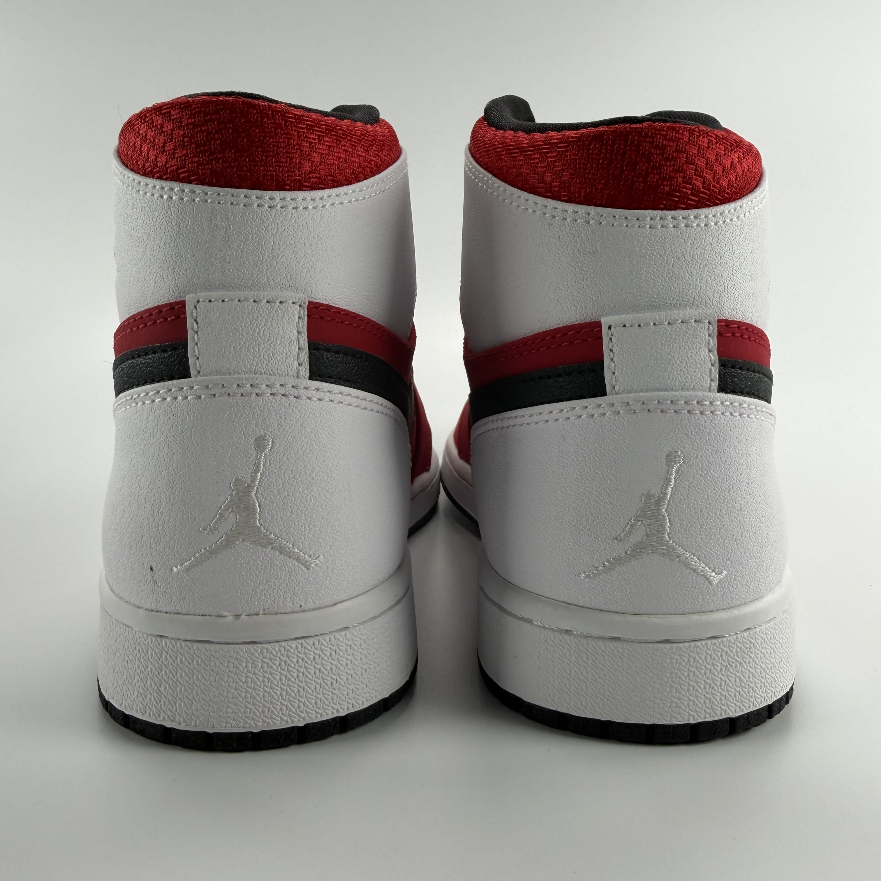 424887 Jordan 1 Retro Blake Griffin PE