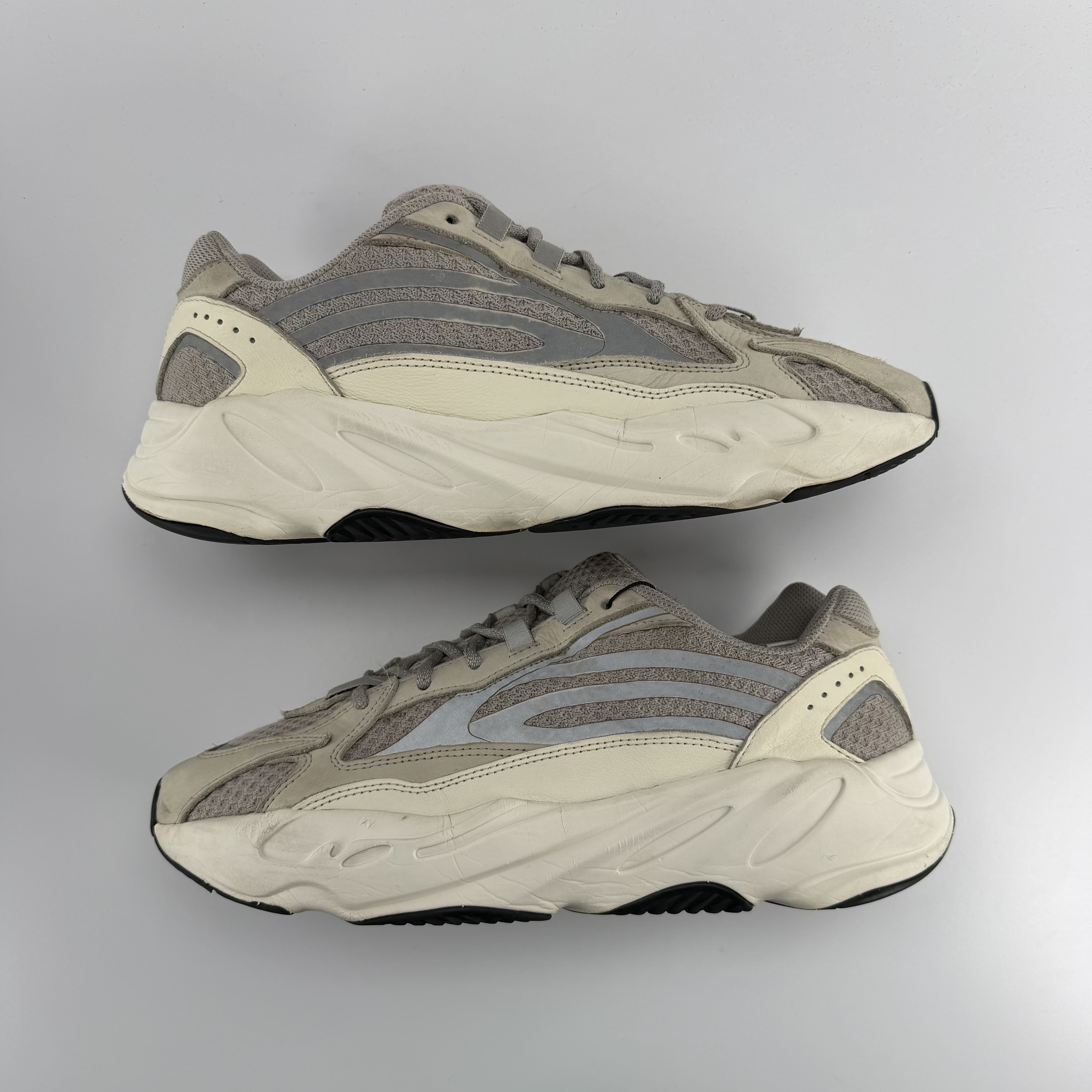 767175 adidas Yeezy Boost 700 V2 Static