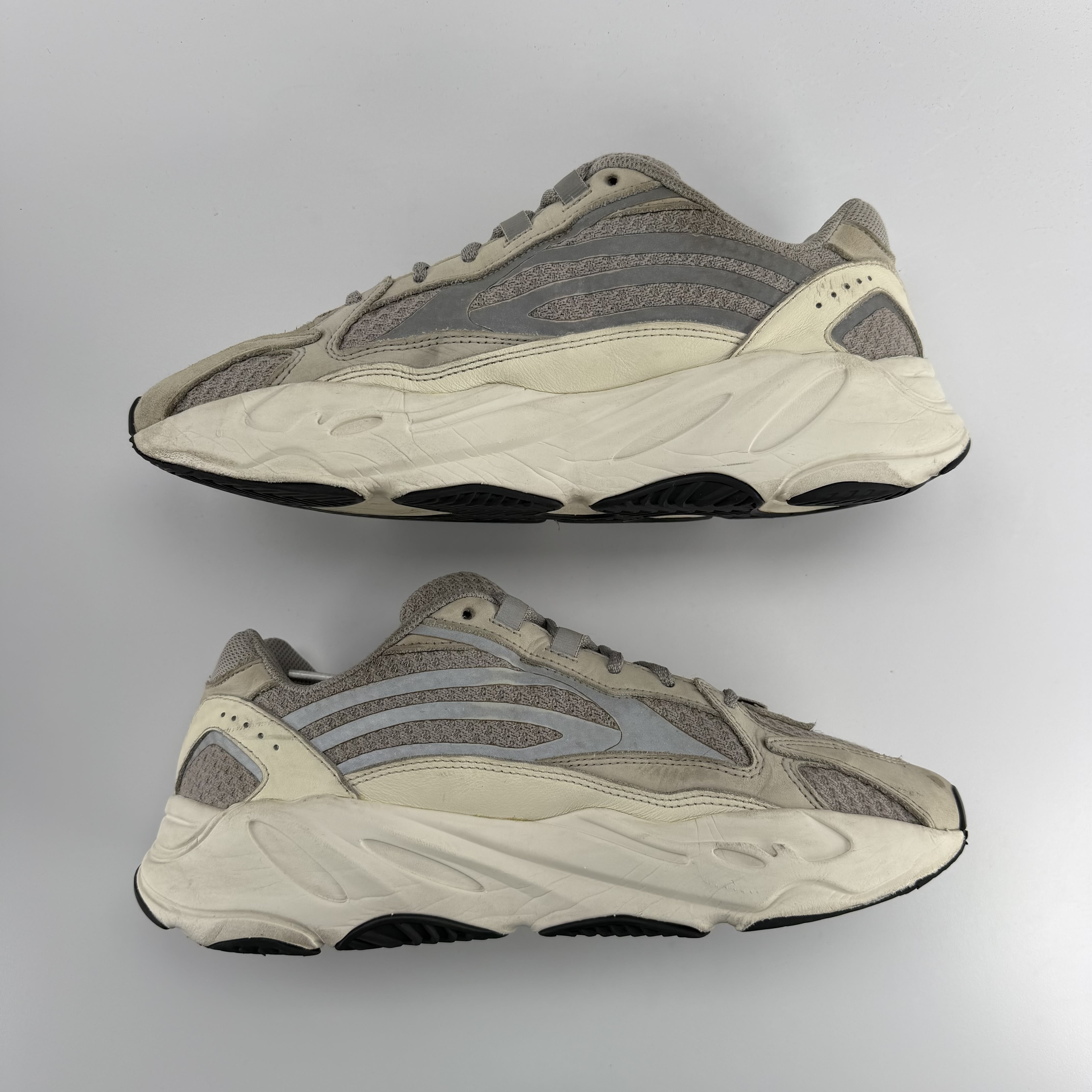 767175 adidas Yeezy Boost 700 V2 Static