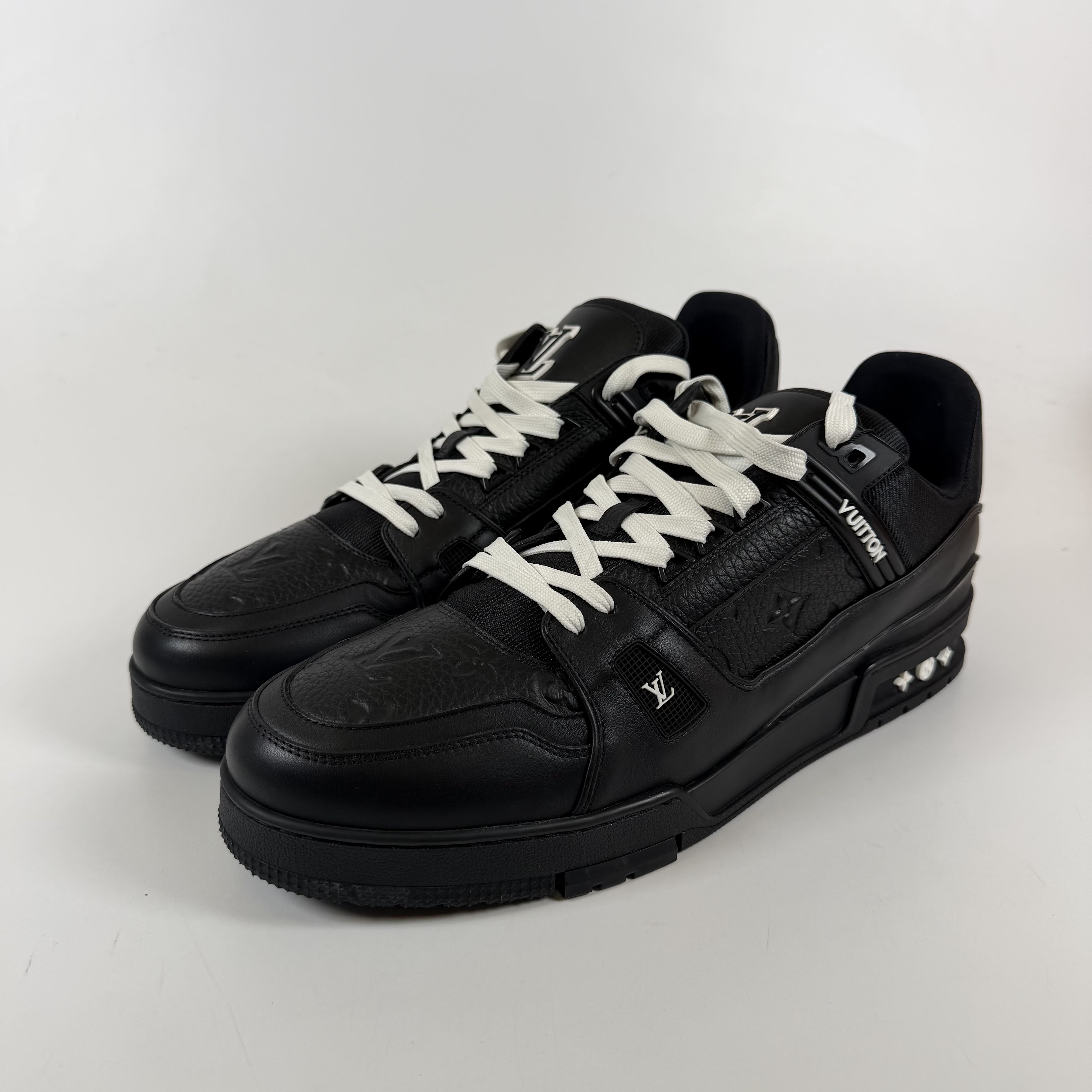 SP10217 Louis Vuitton Trainer Black Embossed Monogram