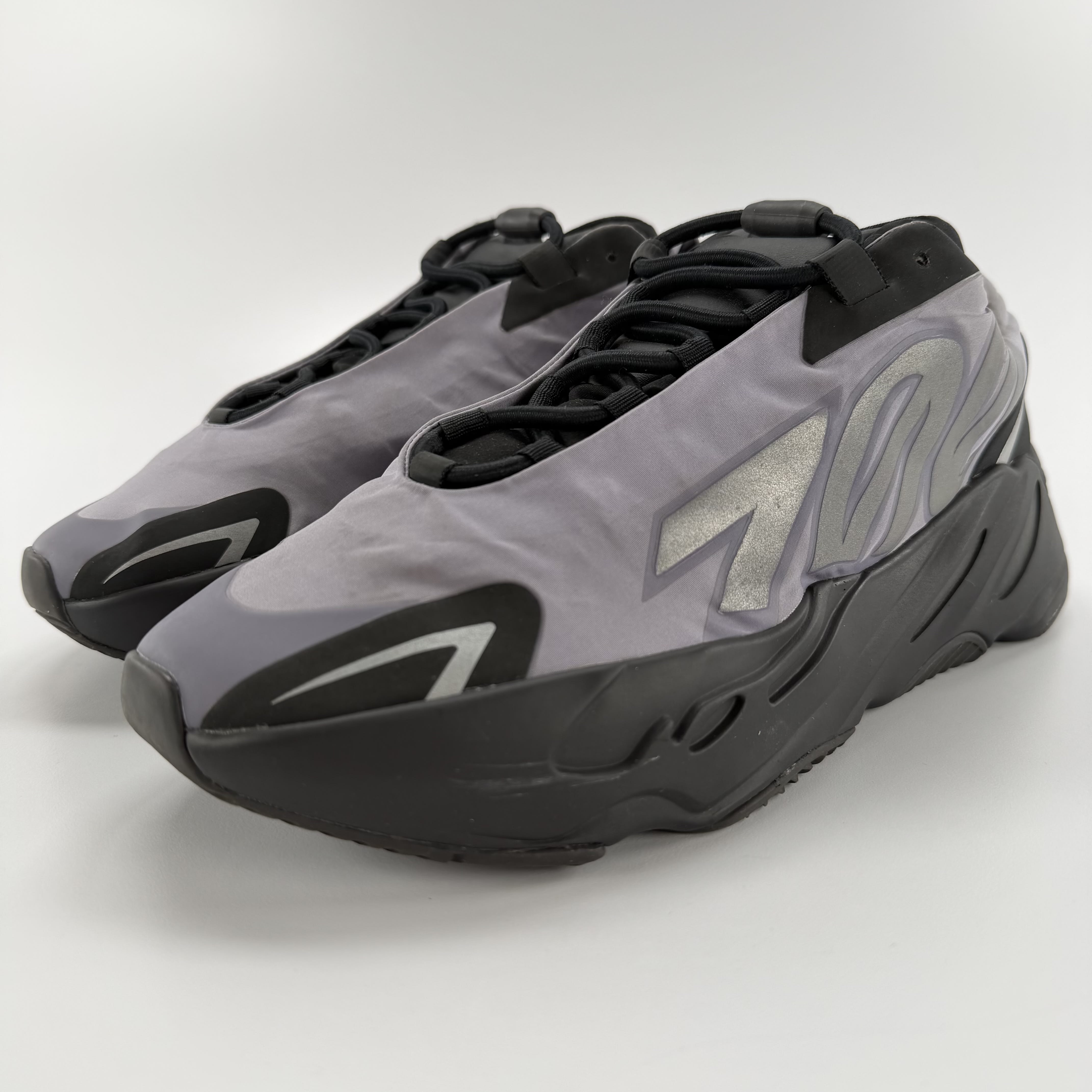 351835 Yeezy Boost 700 MNVN 'Geode'