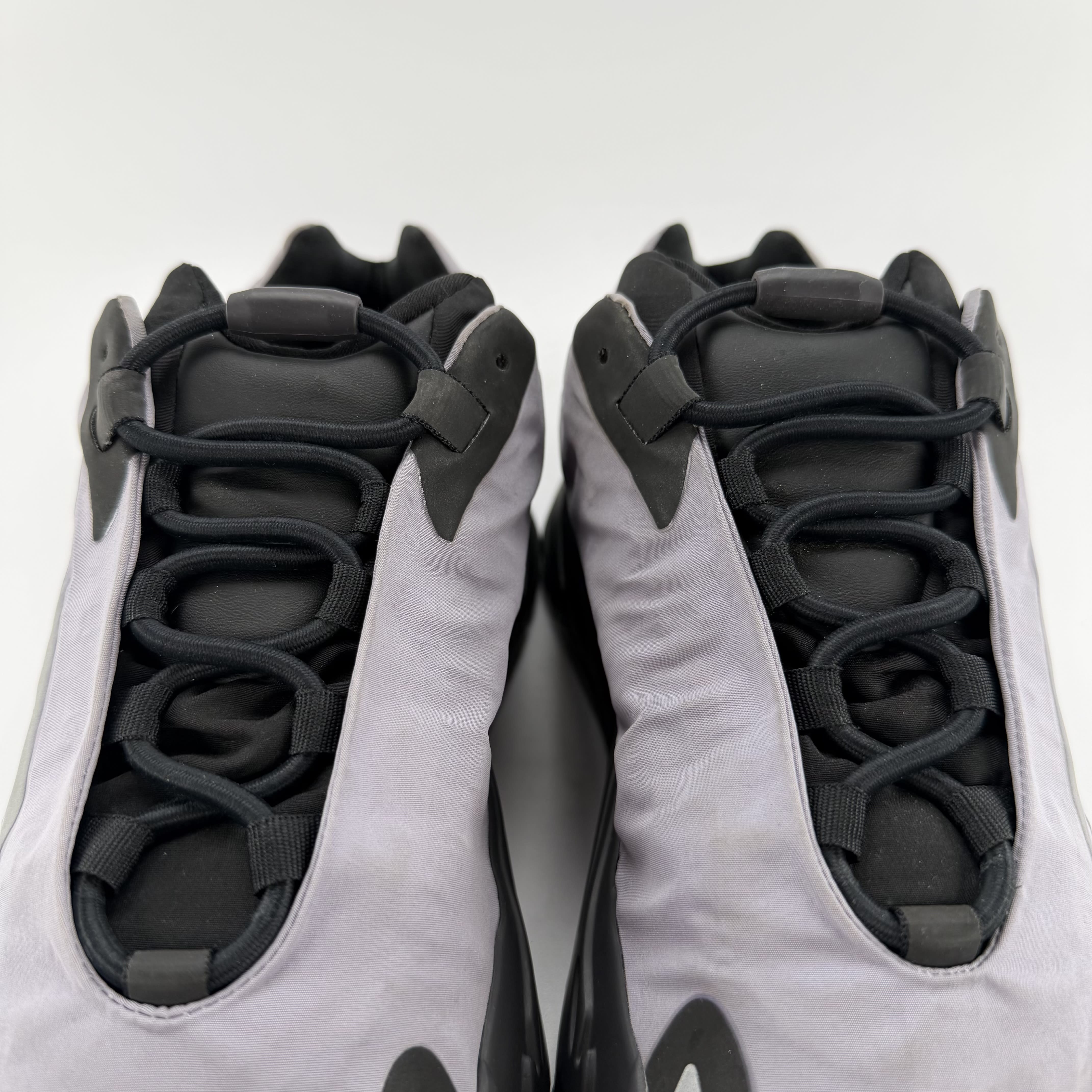 351835 Yeezy Boost 700 MNVN 'Geode'